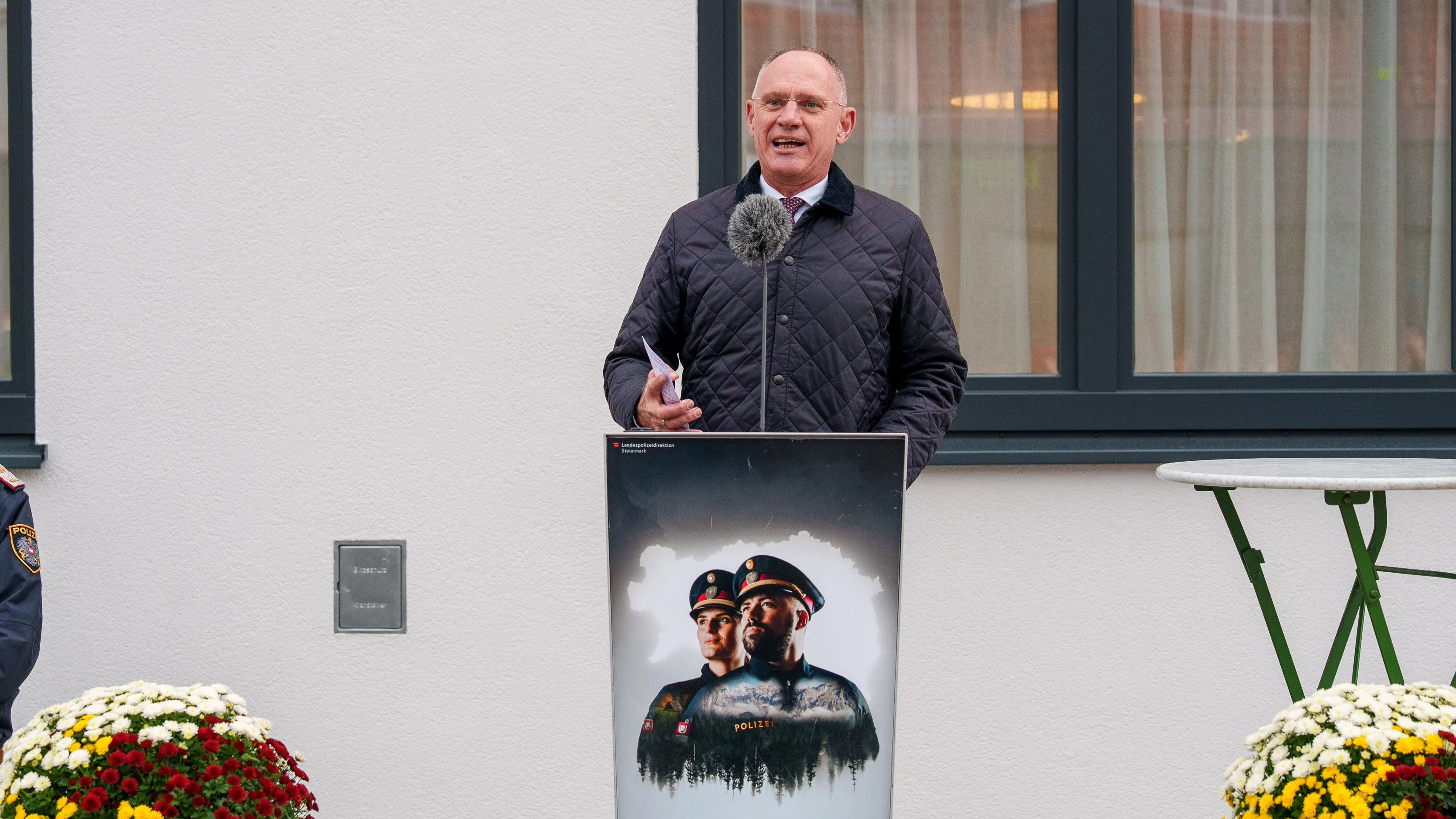 Am Nationalfeiertag hat Innenminister Gerhard Karner (ÖVP) die Polizeiinspektion Langenwang feierlich eröffnet. 