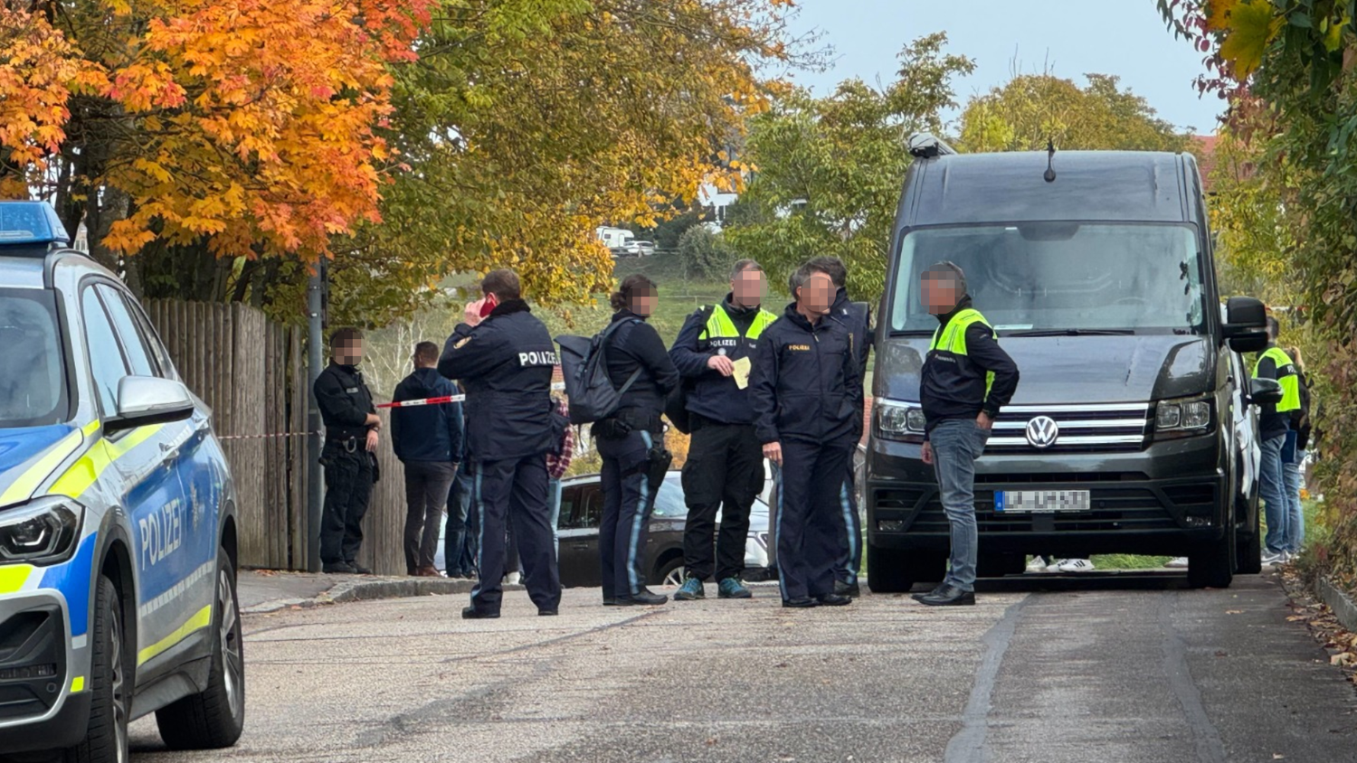Die Polizei fahndet auf Hochtouren nach dem Tatverdächtigen.