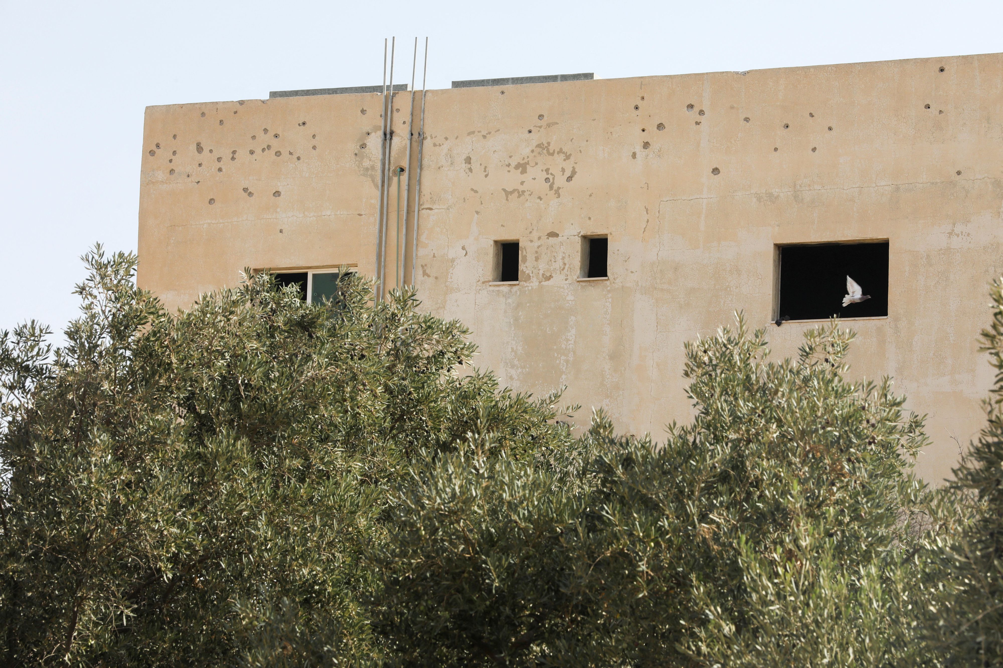 Das völlig durchsiebte Gebäude in Jordanien.