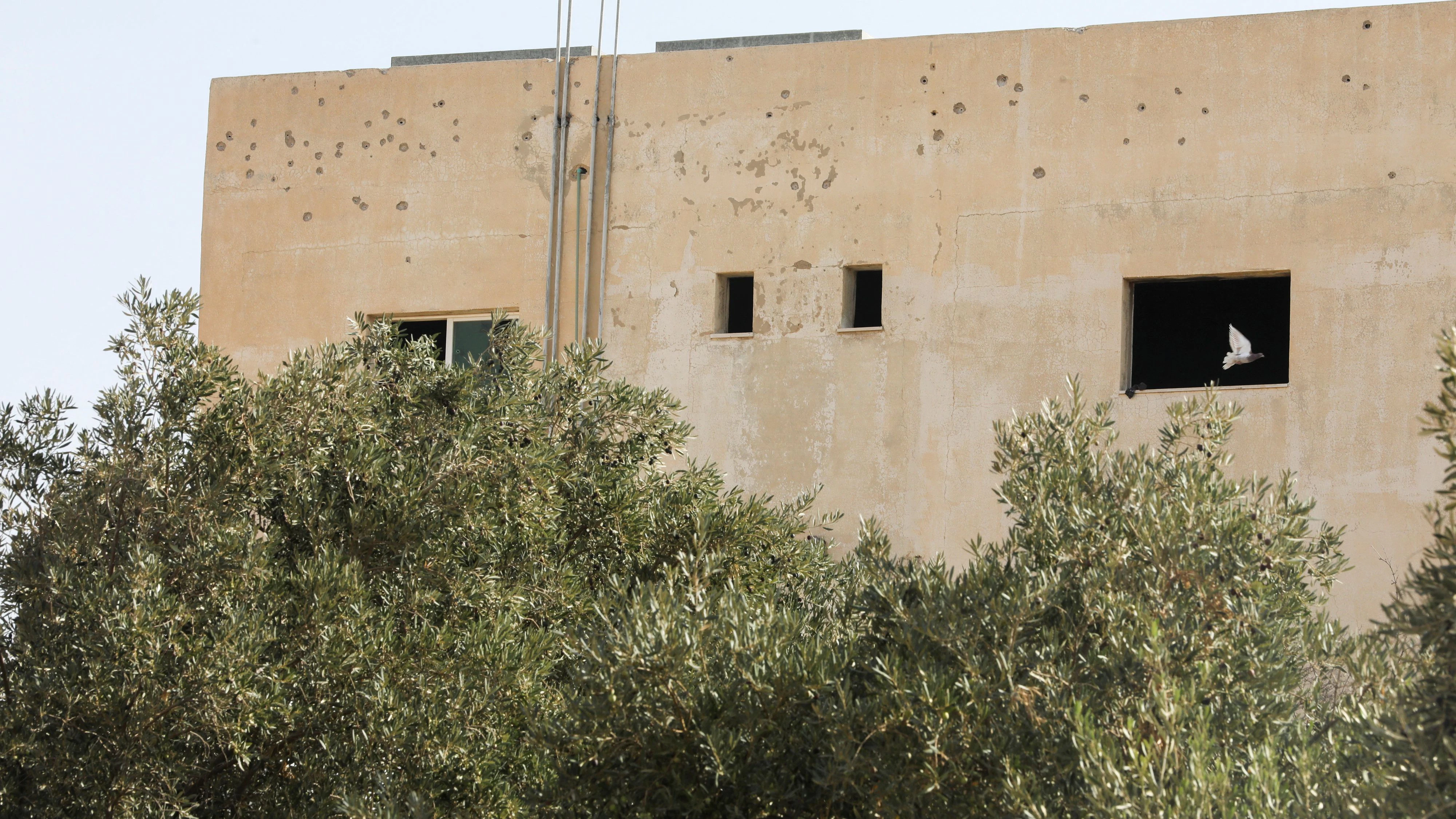 Das völlig durchsiebte Gebäude in Jordanien.