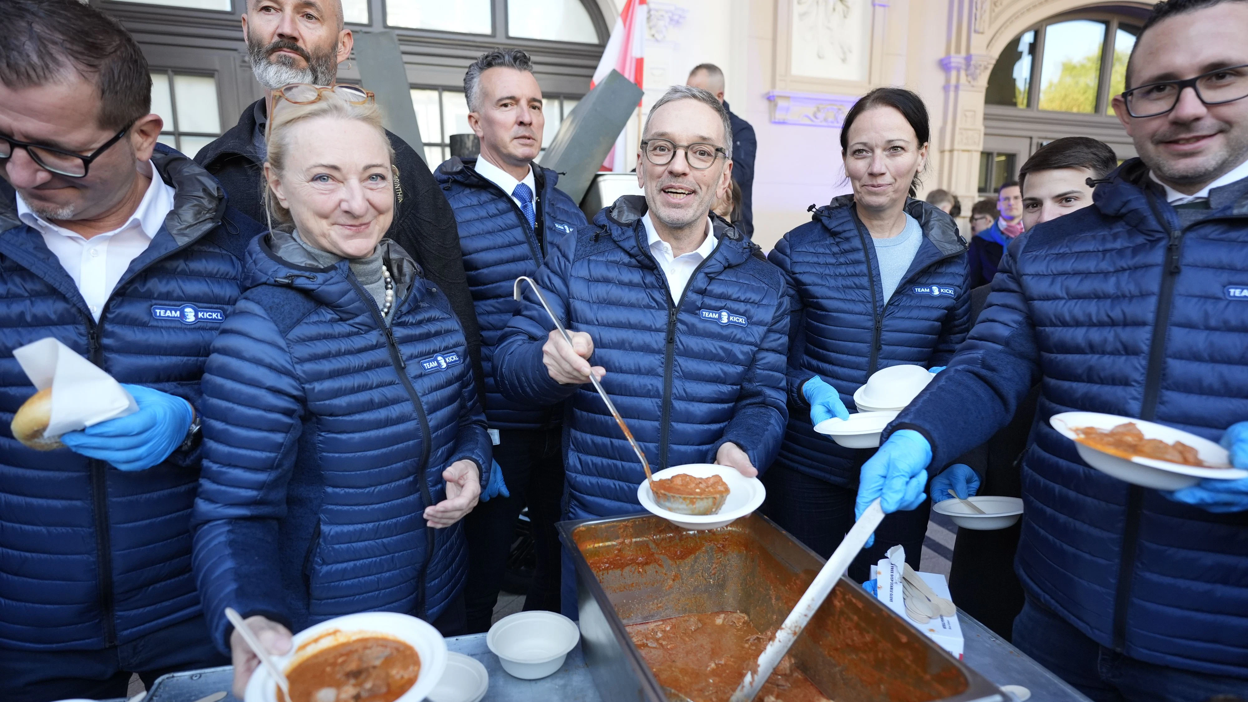 Heute.at - Für Festung Österreich – Kickl will nun Pilot werden