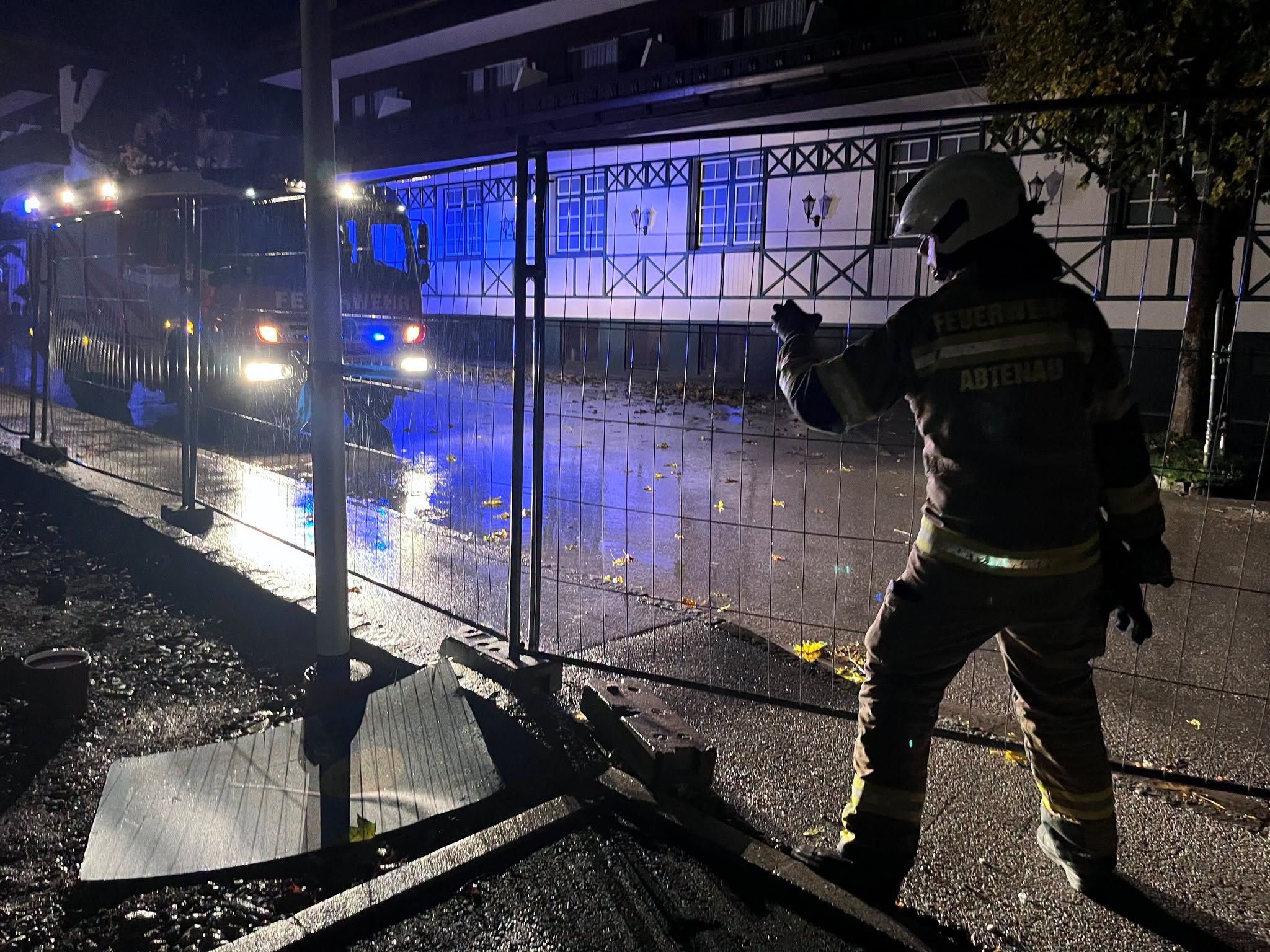 Die Freiwillige Feuerwehr Abtenau hatte alle Hände voll zu tun.
