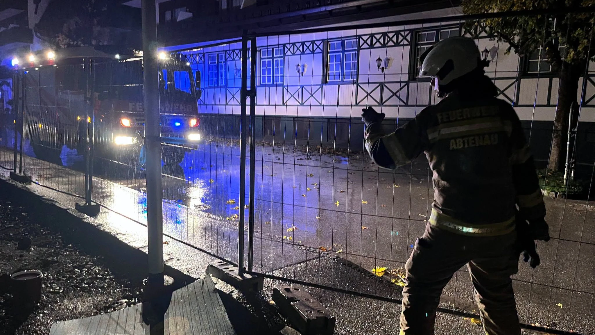 Die Freiwillige Feuerwehr Abtenau hatte alle Hände voll zu tun.