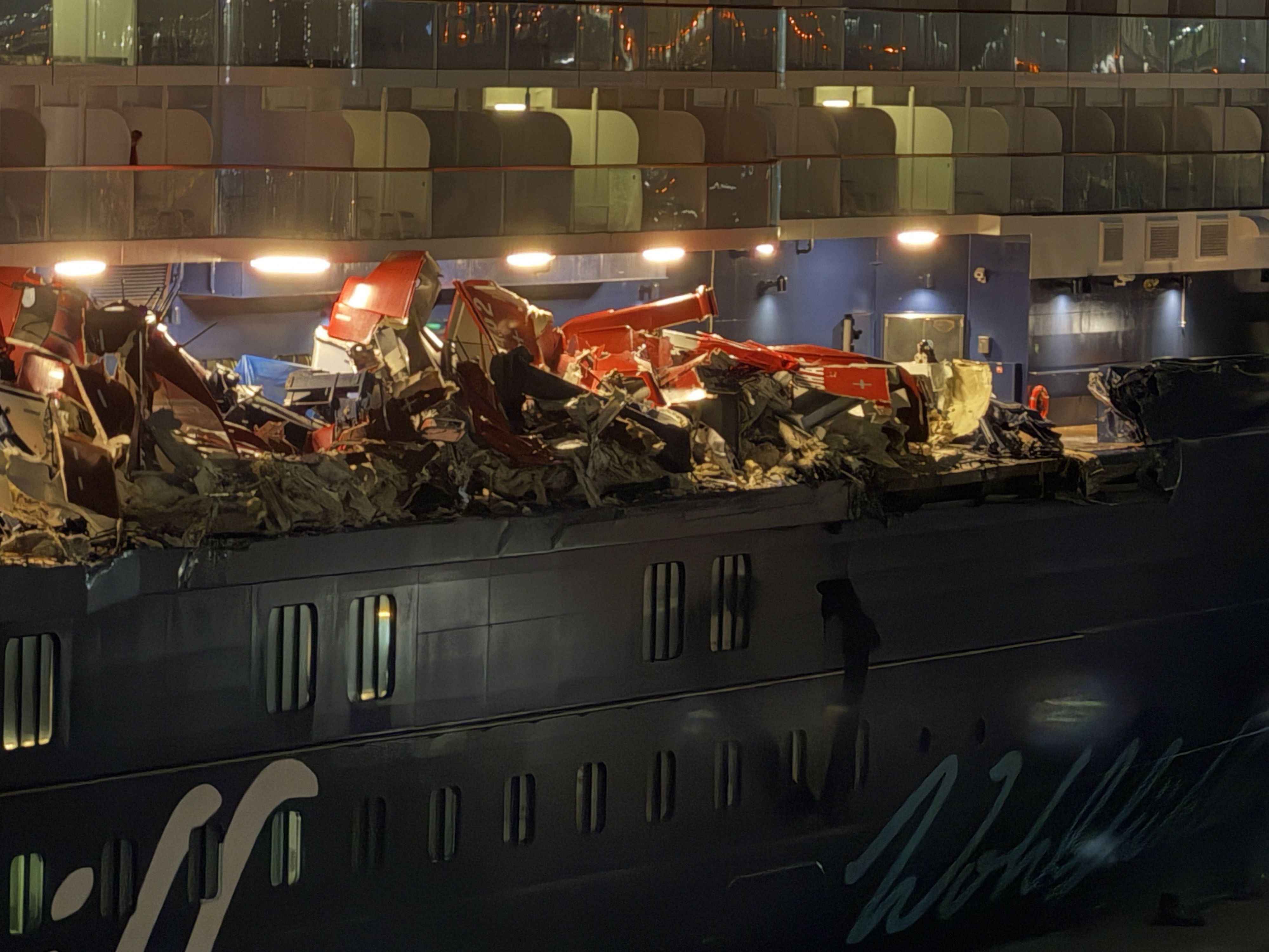 Heute.at - Bordwand aufgerissen – Kreuzfahrtschiff rammt Frachter