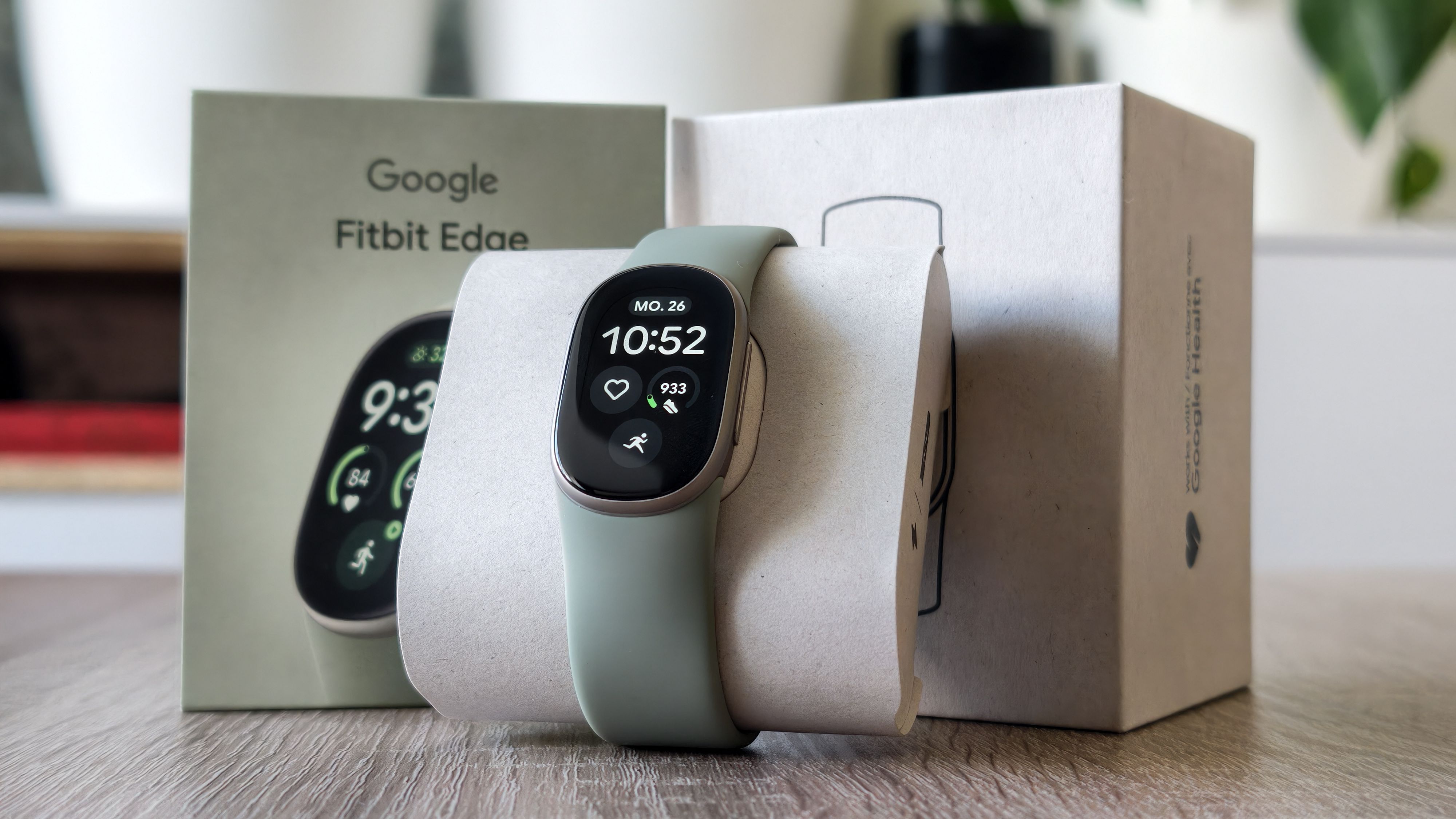 Der Fitbit Edge könnte für sportliche Menschen interessant sein, die viele Daten in einem kompakten Tracker sammeln möchten.