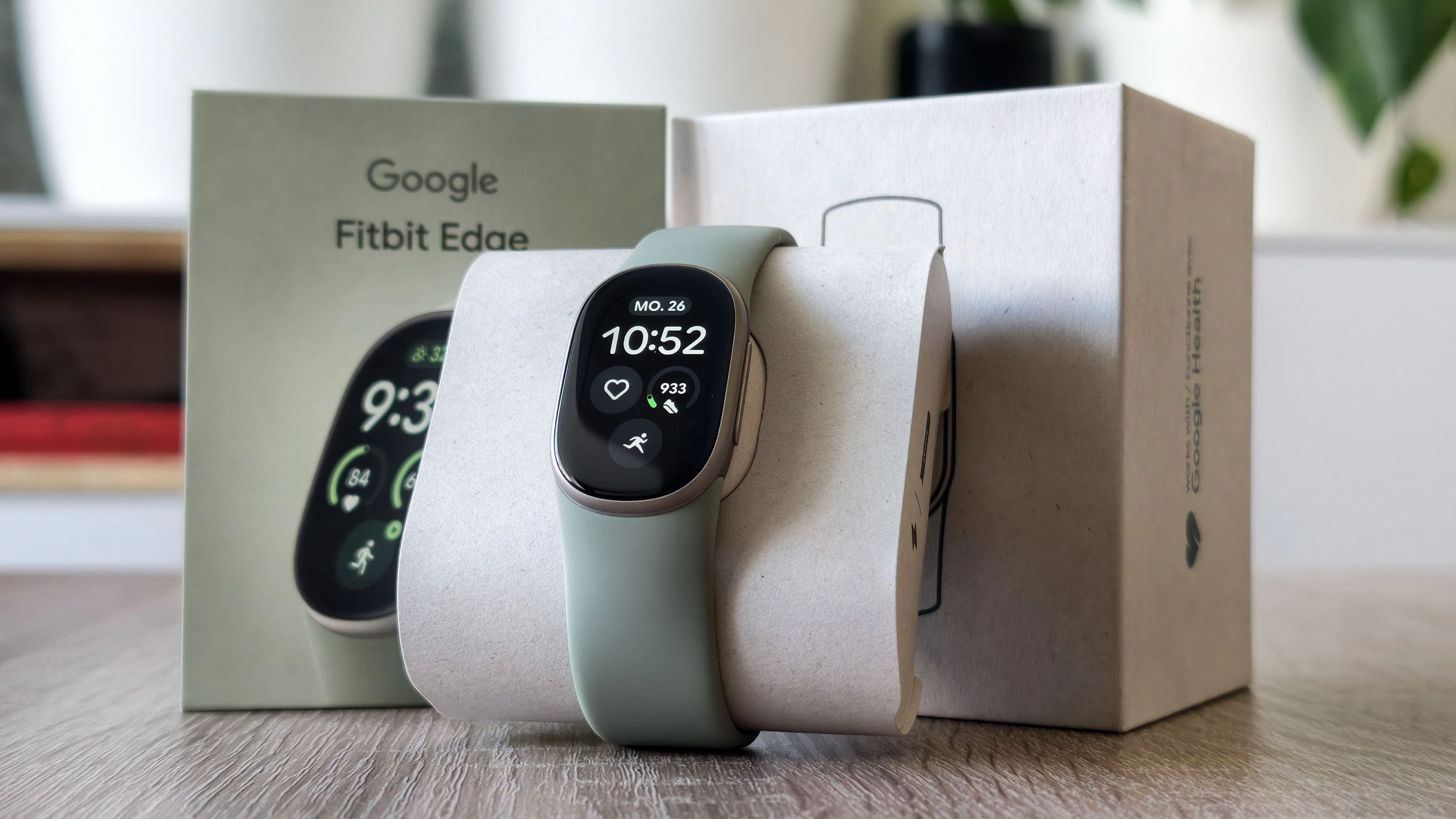 Der Fitbit Edge könnte für sportlich aktive Menschen interessant sein, die viele Daten in einem kompakten Tracker sammeln möchten.