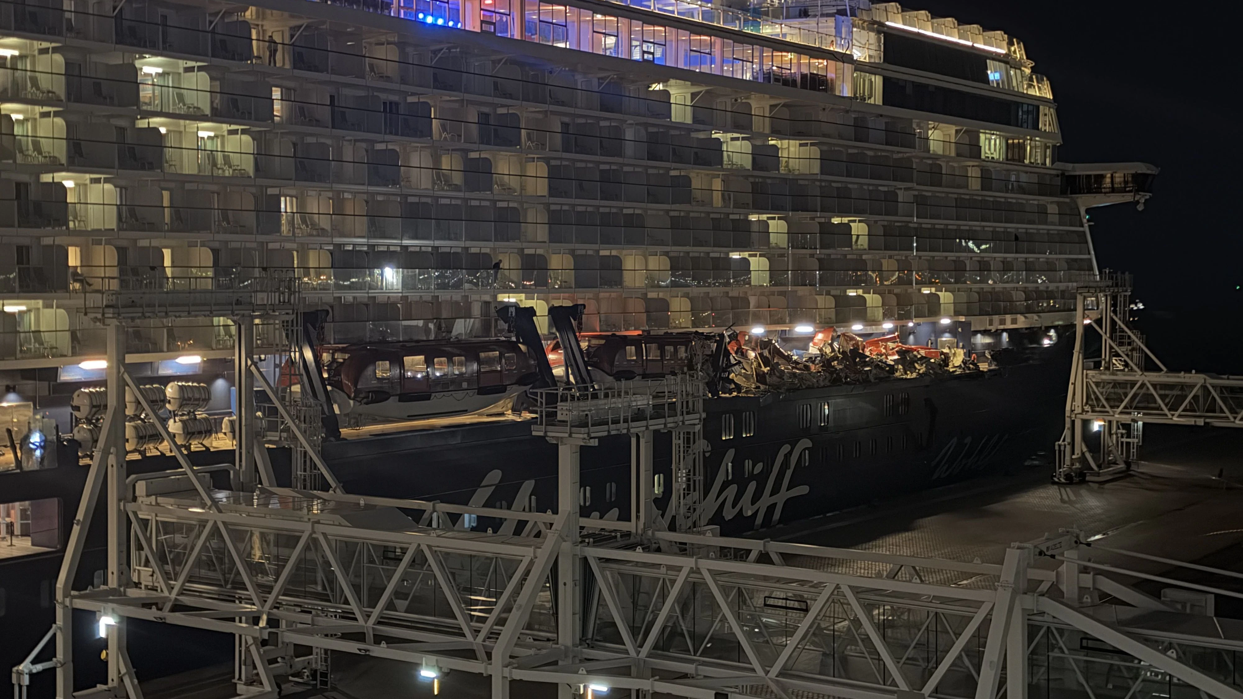 Heute.at - Mein Schiff 3 rammt Frachter – Reise abgesagt