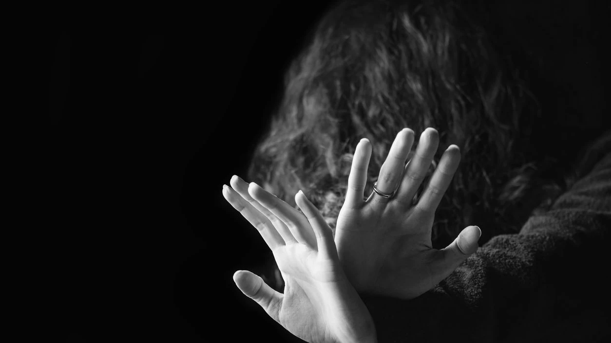 Polizei rät Frauen: Bei Vergewaltigung erbrechen!