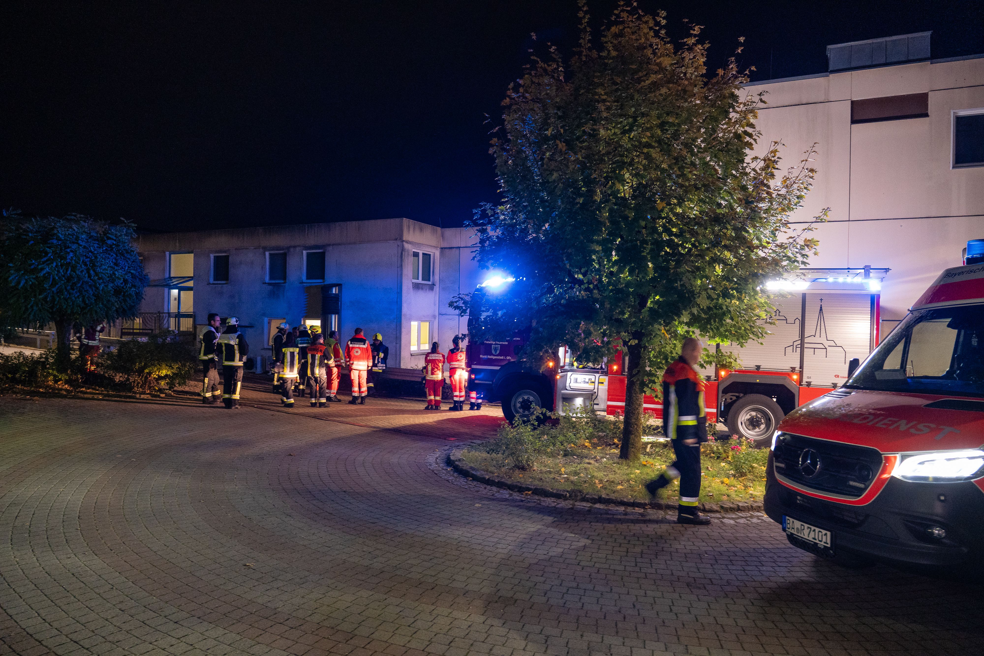 Die Einsatzkräfte waren rasch vor Ort und kümmerten sich um den verletzten Mann.