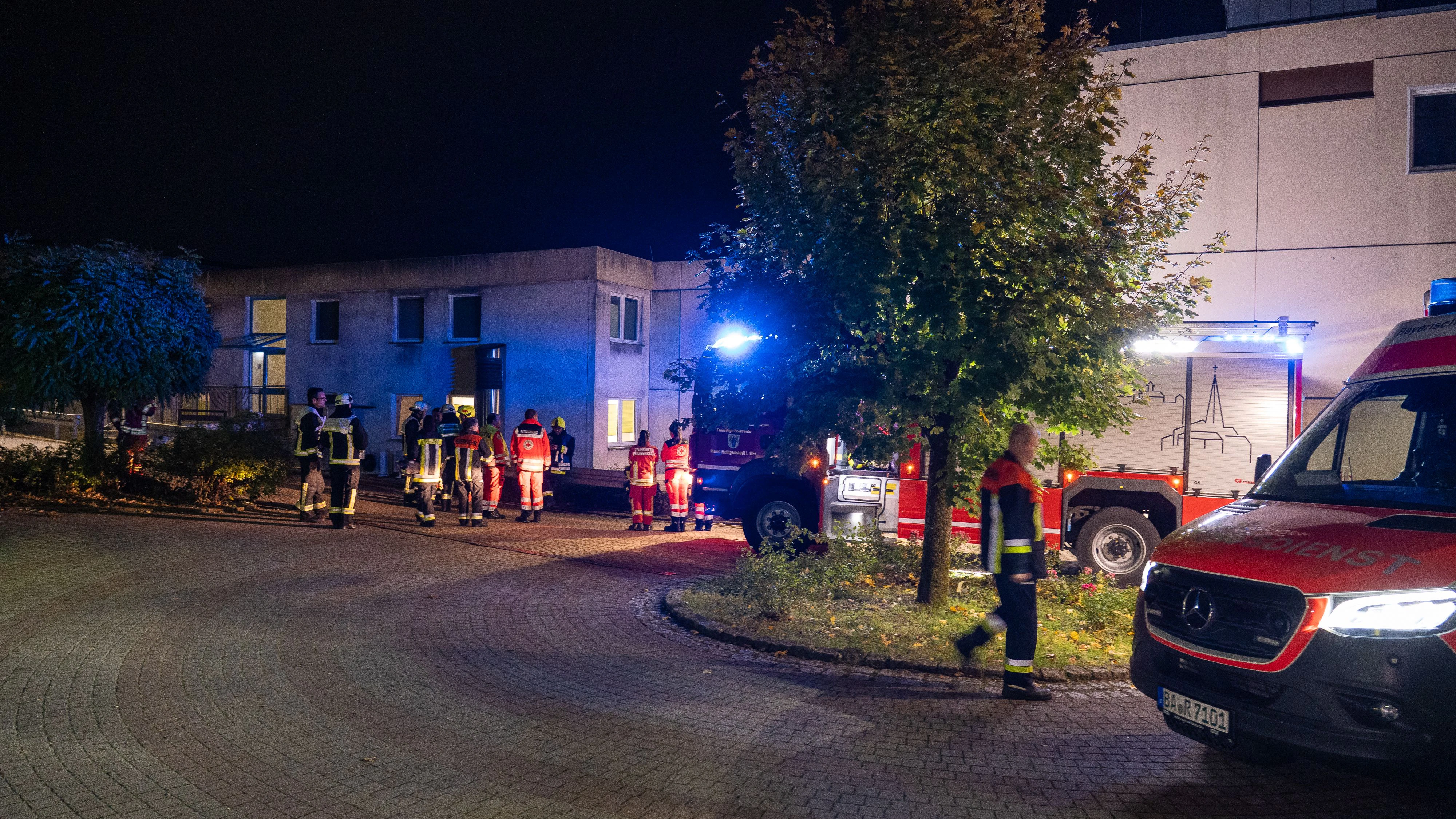 Die Einsatzkräfte waren rasch vor Ort und kümmerten sich um den verletzten Mann.