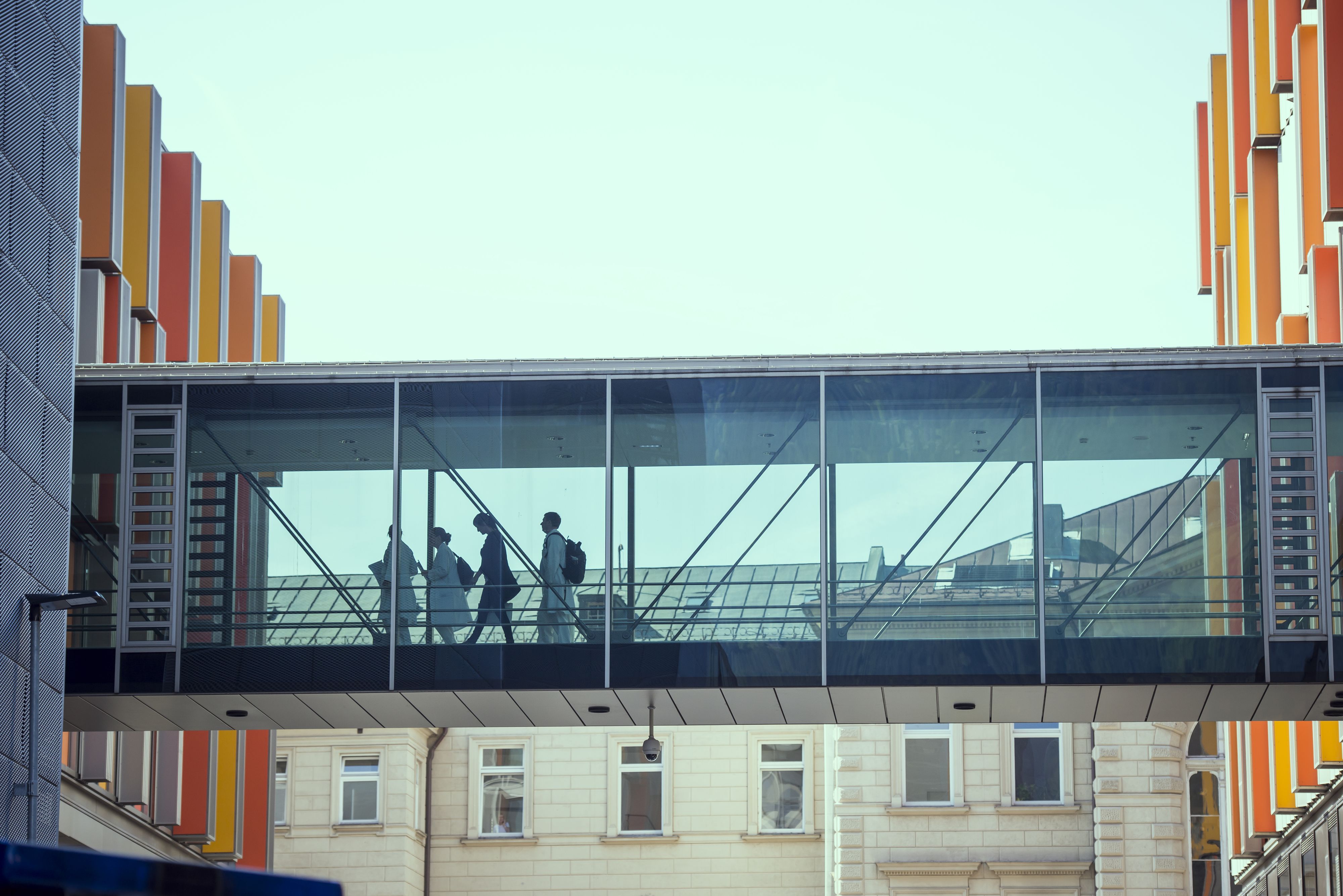 Heute.at - Häftling türmt aus Klinik: Verfolgungsjagd in Innsbruck