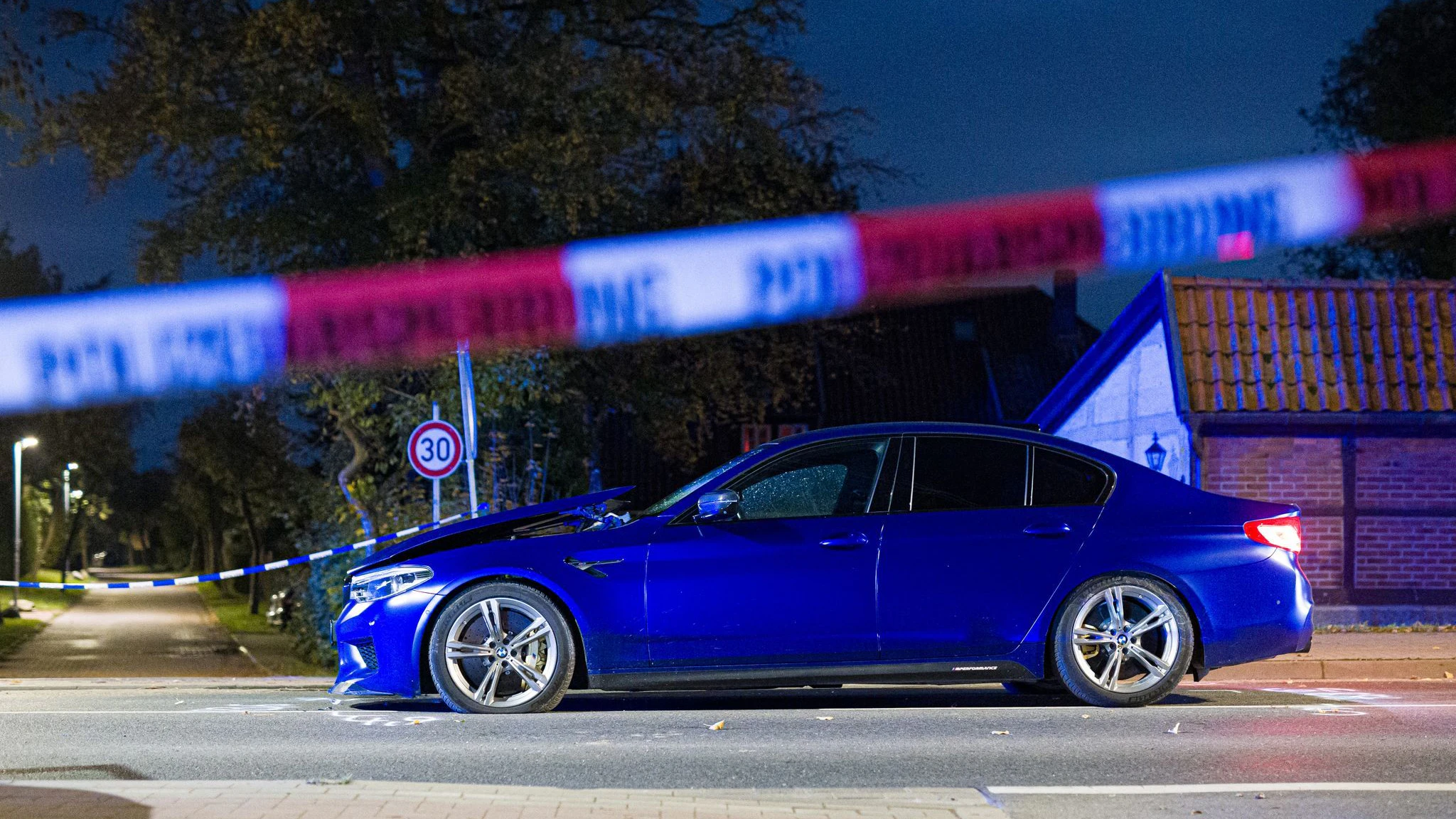 Die Polizei schoss auf den BMW.