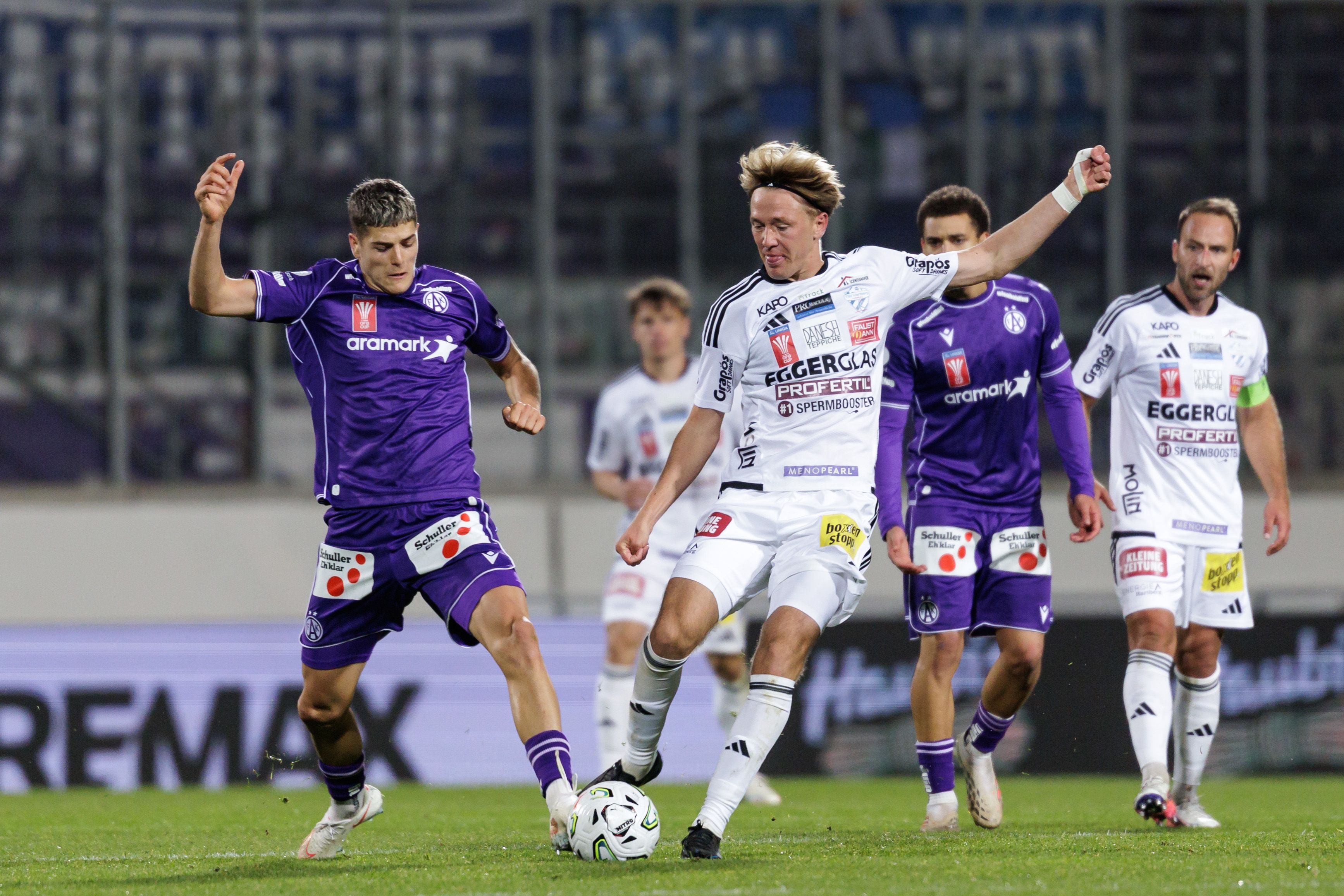 Die Wiener Austria und Hartberg im ÖFB-Cup-Duell. 