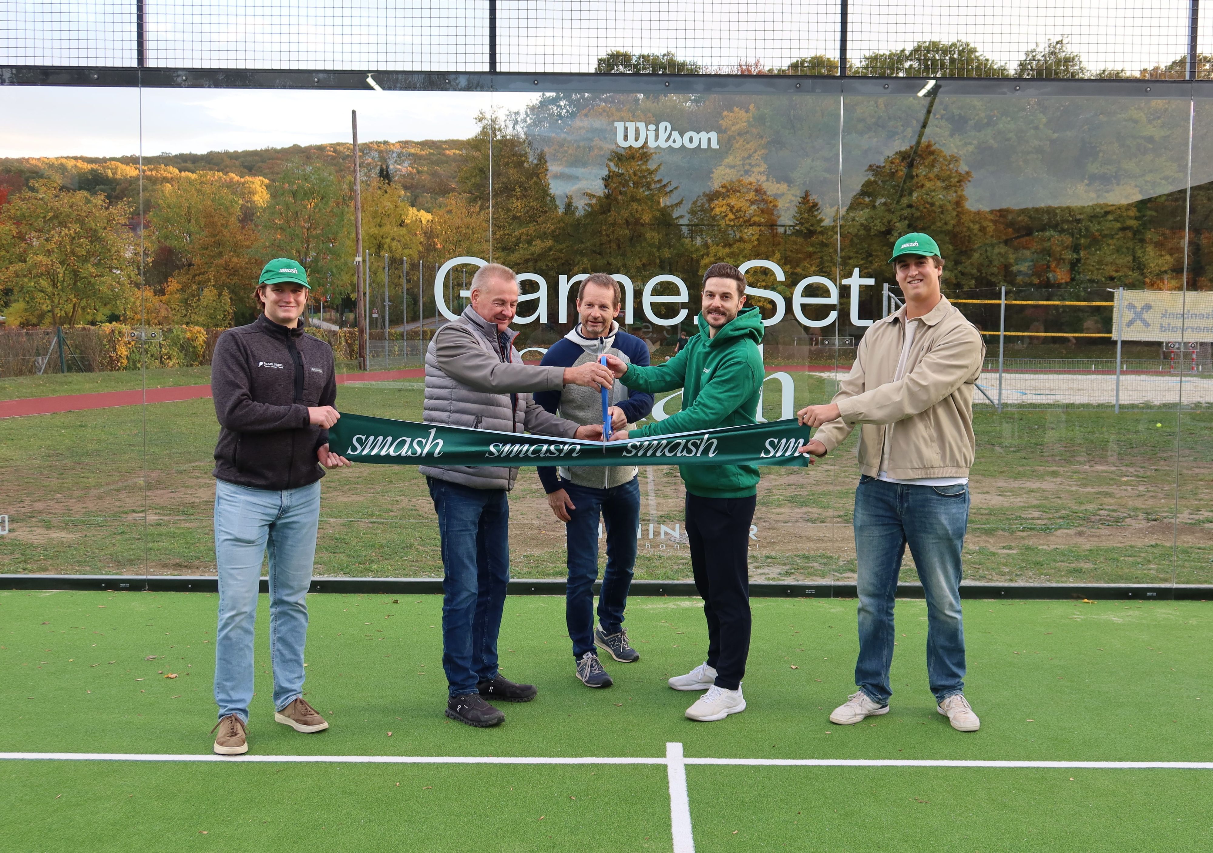 Zwei moderne Padel-Plätze mit Flutlicht sorgen ab sofort für Spielspaß vor den Toren Wiens.