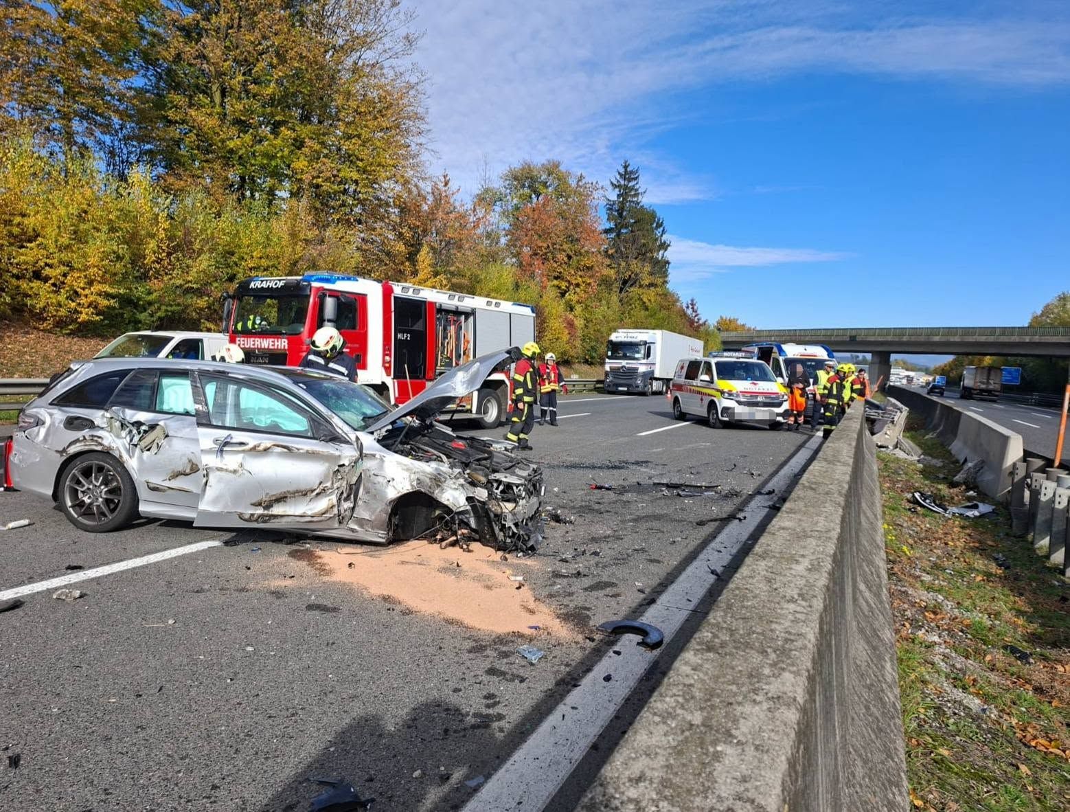 Am Dienstag, 27. Oktober, kam es kurz nach 12.30 Uhr zu einem schweren Verkehrsunfall auf der Westautobahn (A1) bei St. Georgen/Ybbsfelde im Bezirk Amstetten.