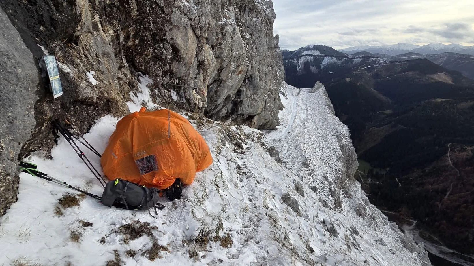 Heute.at - Im Schnee verirrt! Bergrettung rettet junge Wanderer