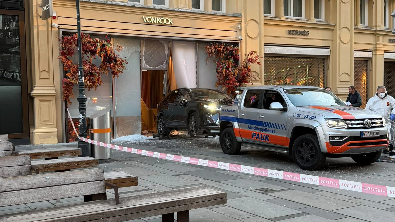 Heute.at - Luxus-Juwelier gecrasht – Flucht ins Ausland vermutet