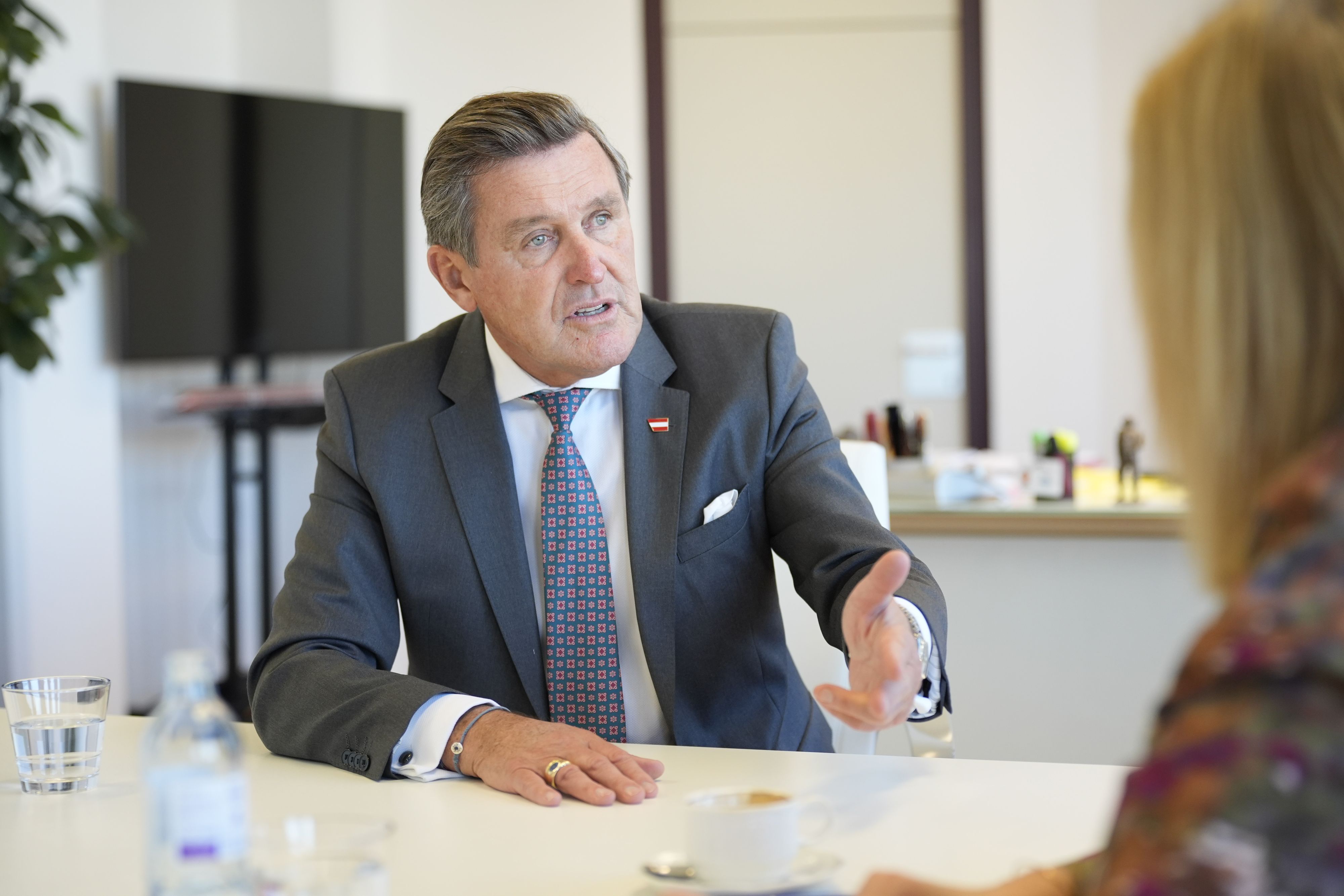 Heute.at - Aus für Flugabgabe? Minister nennt jetzt seine Pläne