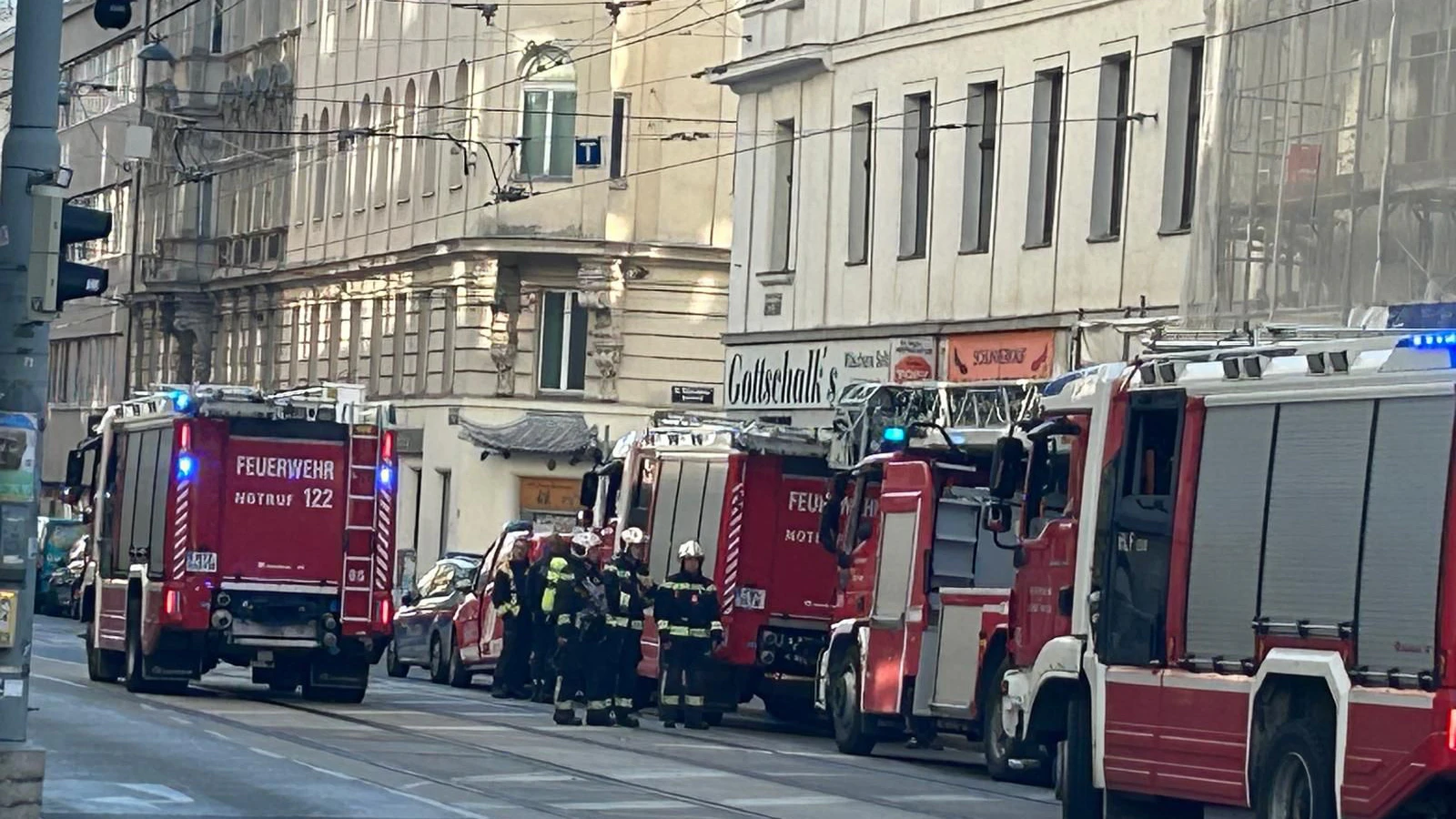 Gas-Alarm bei Wiener Gürtel – Feuerwehr im Einsatz