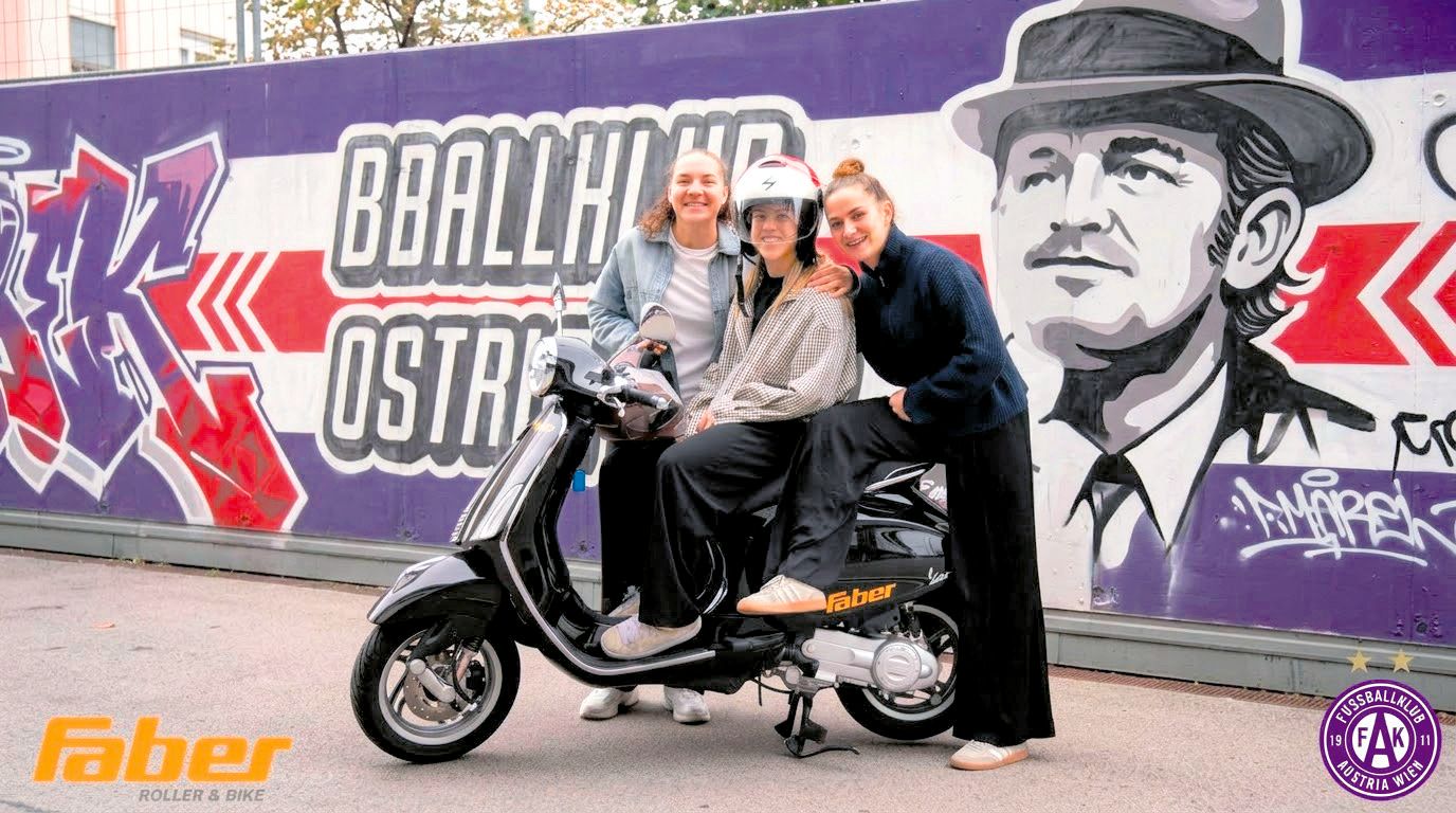 Cordes, Pfanner und Pucci auf einer Klub-Vespa