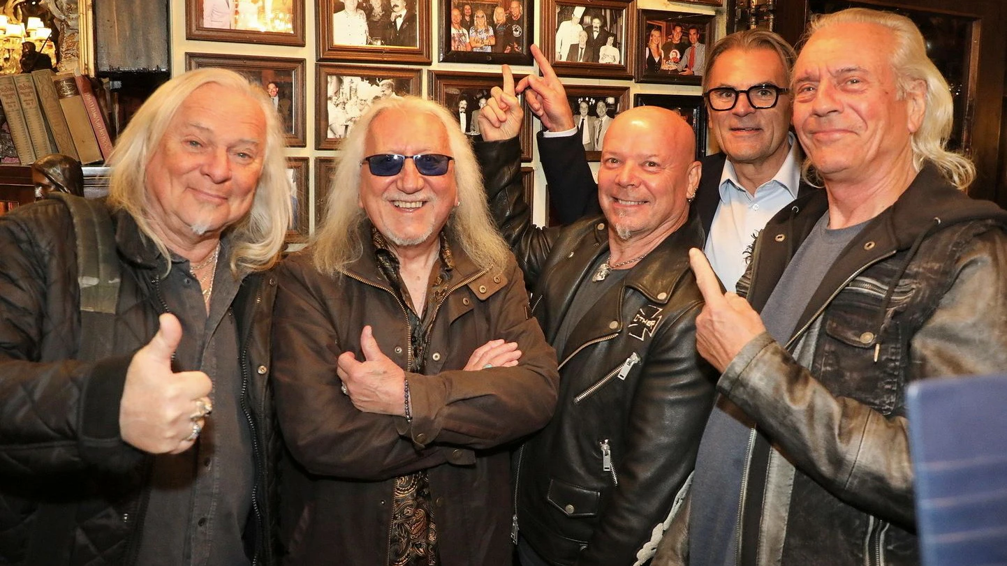 URIAH HEEP mit Phil Lanzon (Keybords), Bernie Shaw (Vocals), Mick Box (Guitar) & Russel Gilbrook (Drums) am 27.10.2026 im Marchfelderhof - © Conny de Beauclair