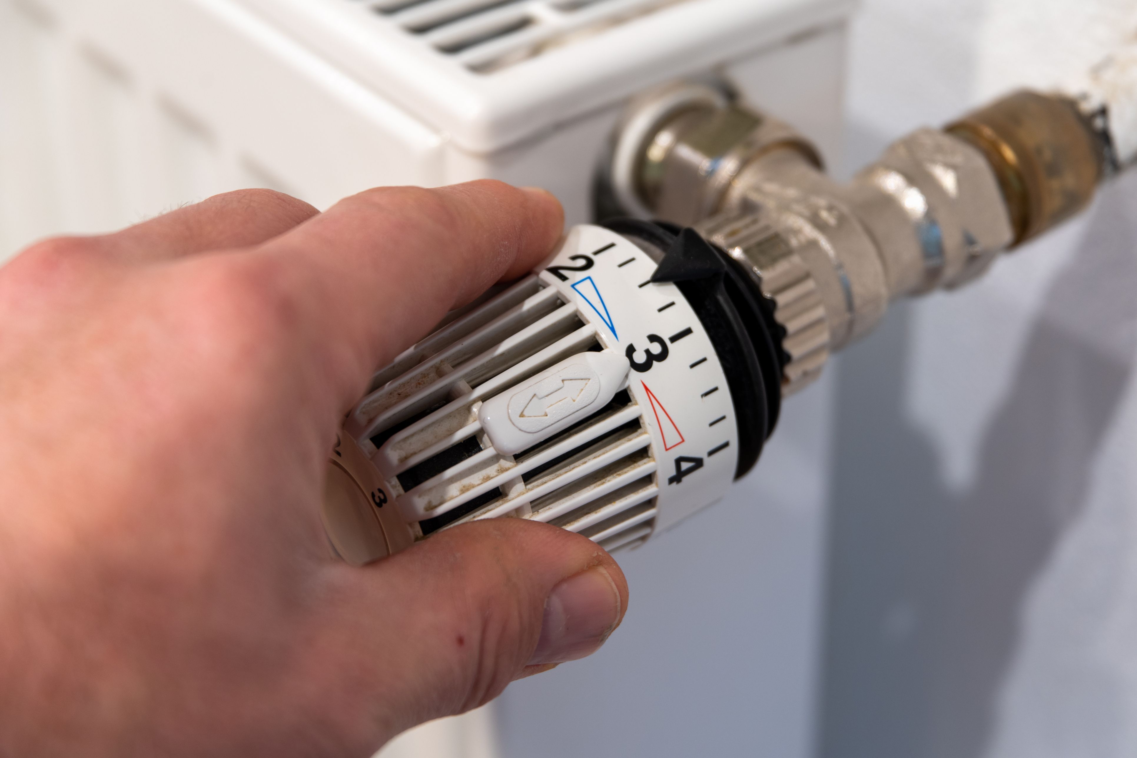 Wer beim Heizen sparen möchte, sollte seinen Thermostat genauer ansehen.
