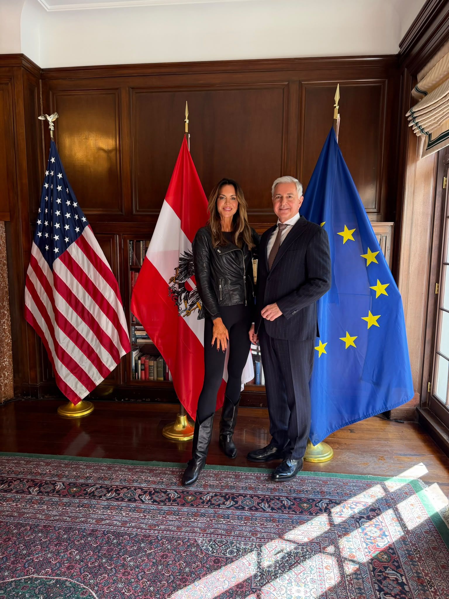 Generalkonsul Thomas Schlesinger gratulierte Martina Reuter in New York persönlich zu ihren sportlichen Leistungen in den USA.