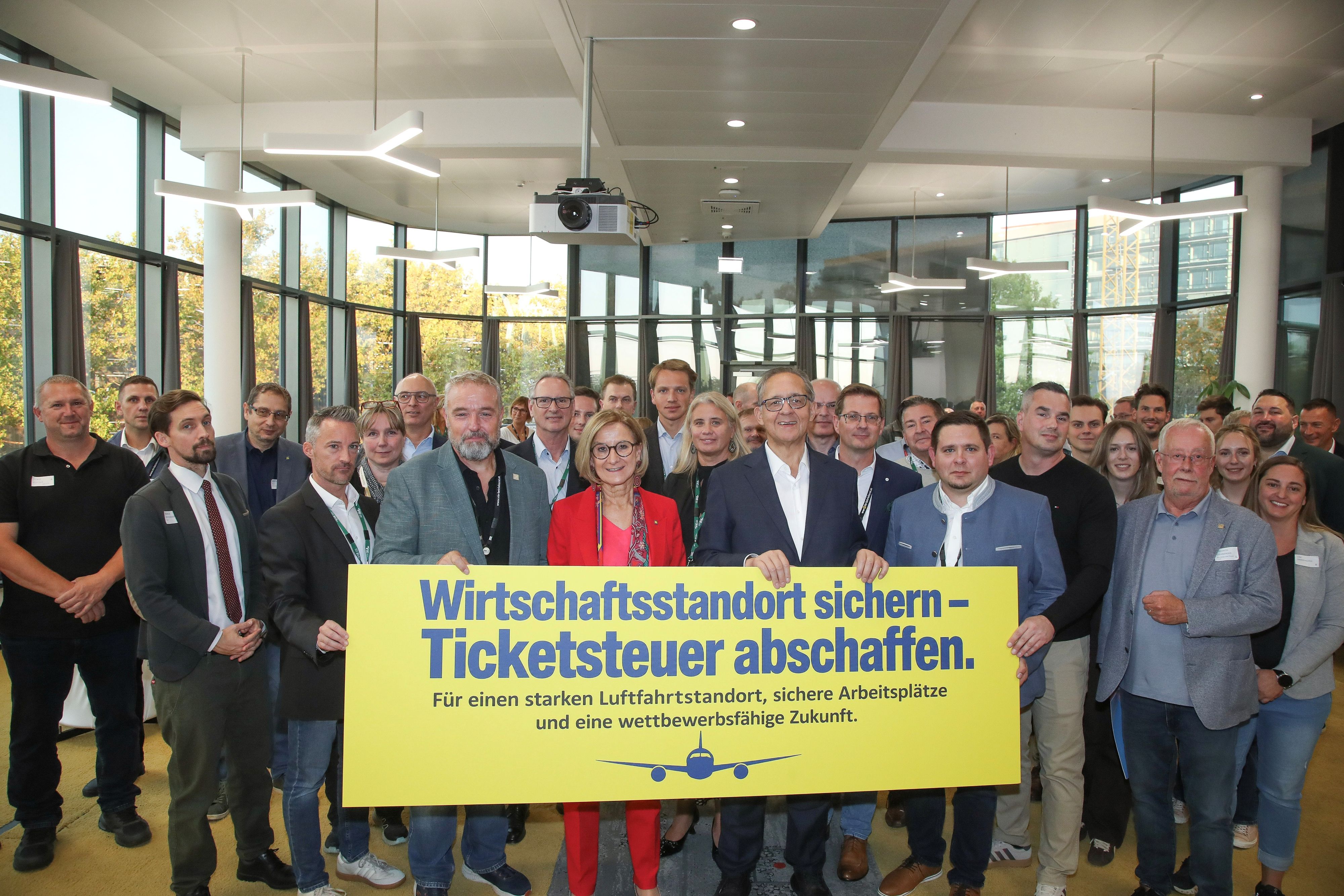 Heute.at - Flugabgabe: Mikl-Leitner warnt vor Jobverlusten