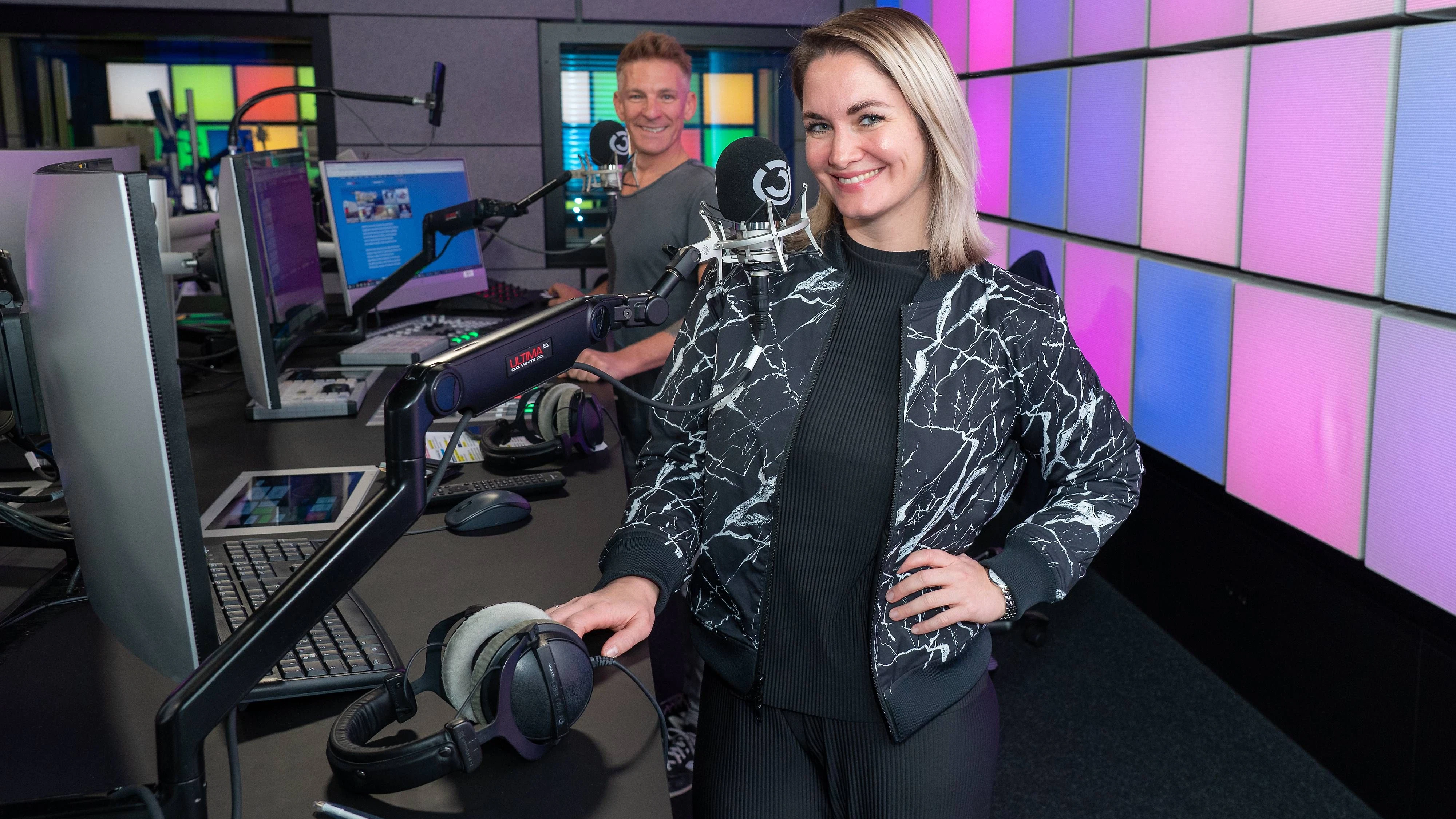 40 Jahre Kummernummer - Ö3 Oe3 Das Mental Health Festival, Ö3 Studios im ORF Zentrum Küniglberg, Wien, 14.11.2023,
- 
Andi KNOLL und Gabi HILLER im neuen Ö3 Studio

