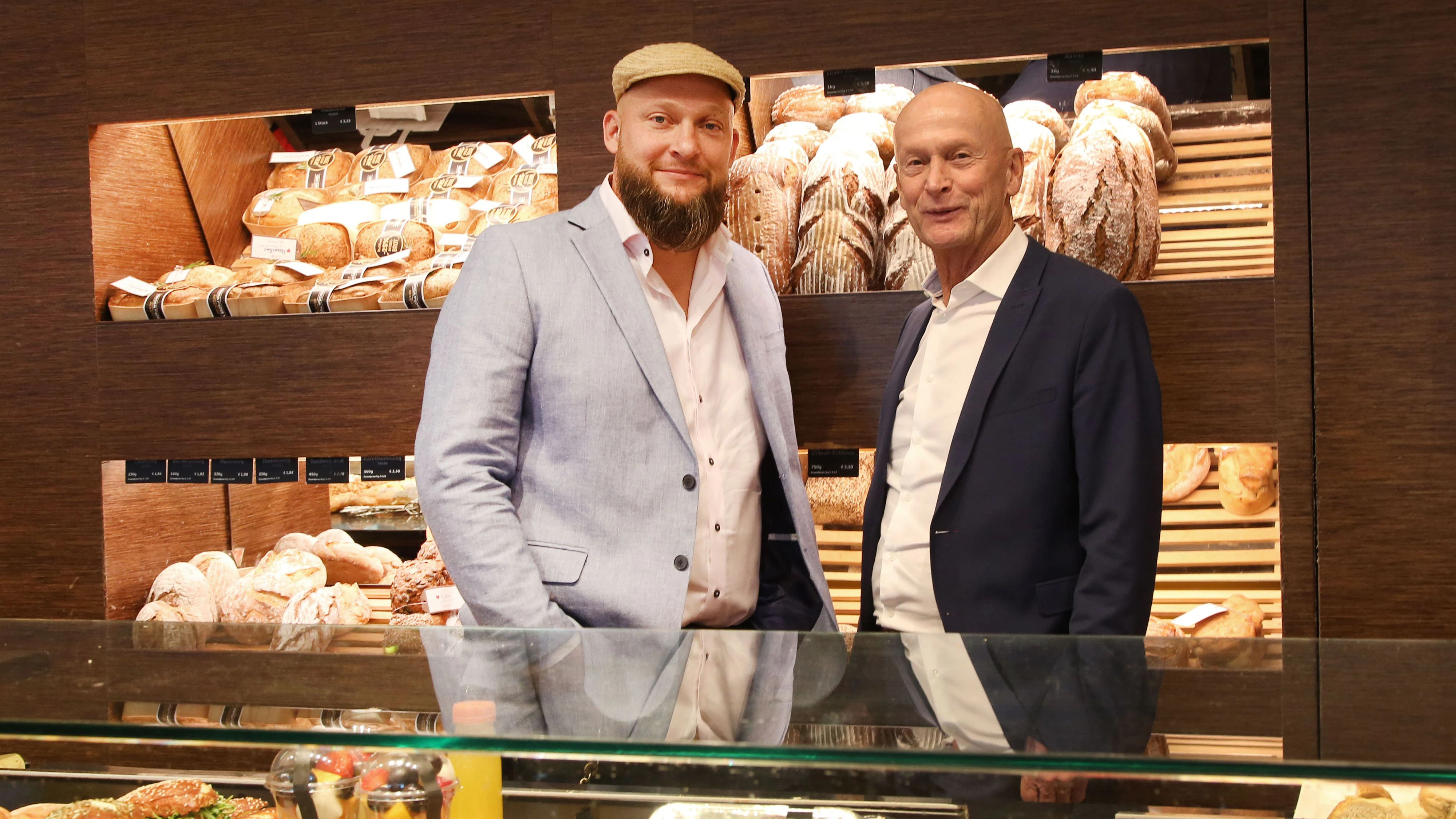 Besuch des Backzentrums der Bäckerei "Der Mann" in der Perfektastraße in Wien. Vater Kurt Mann und Sohn Michael Mann. 27.09.2018