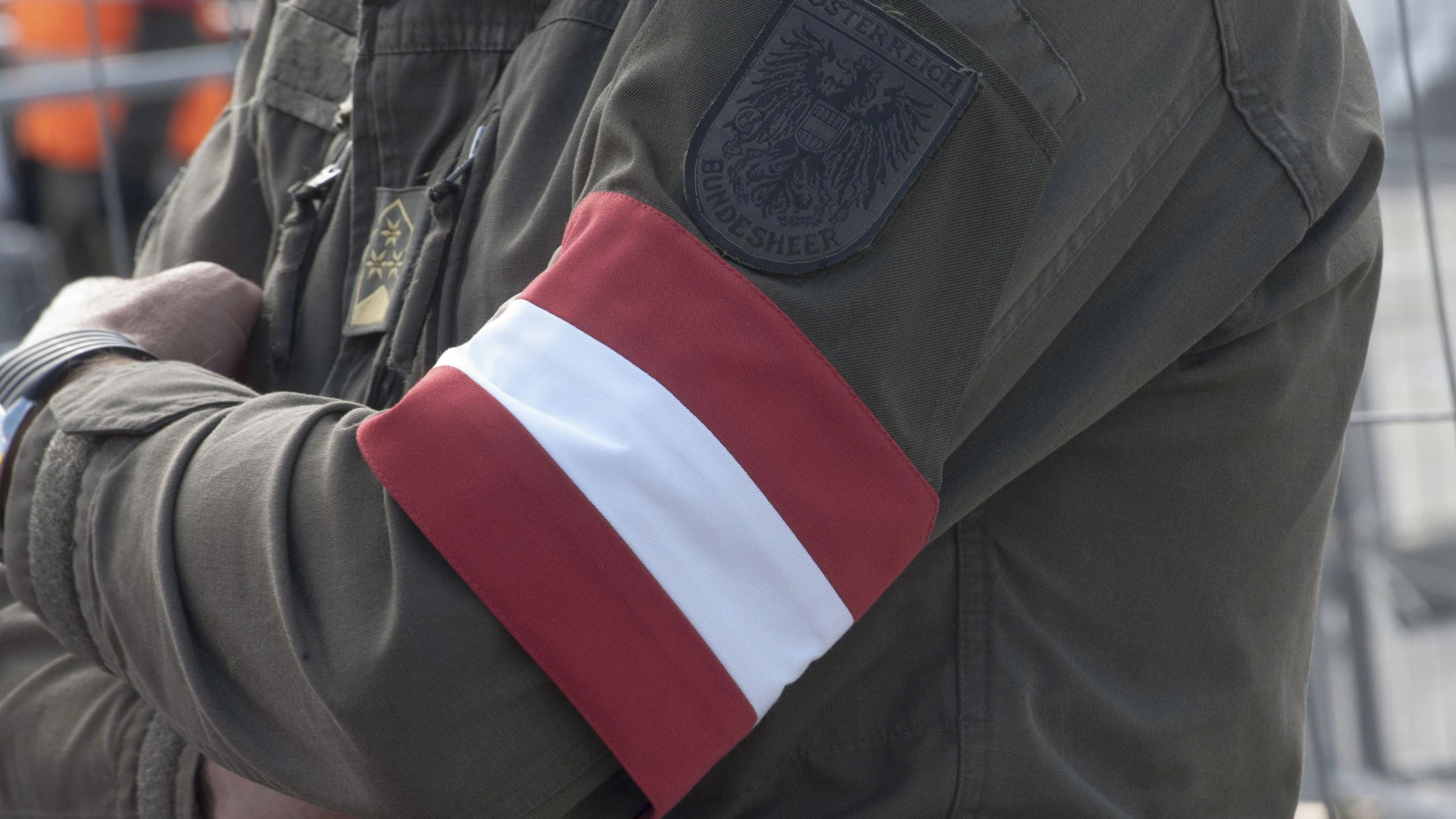 Heute.at - Sportuhr entlarvt kranken Soldaten als Hütten-Kellner