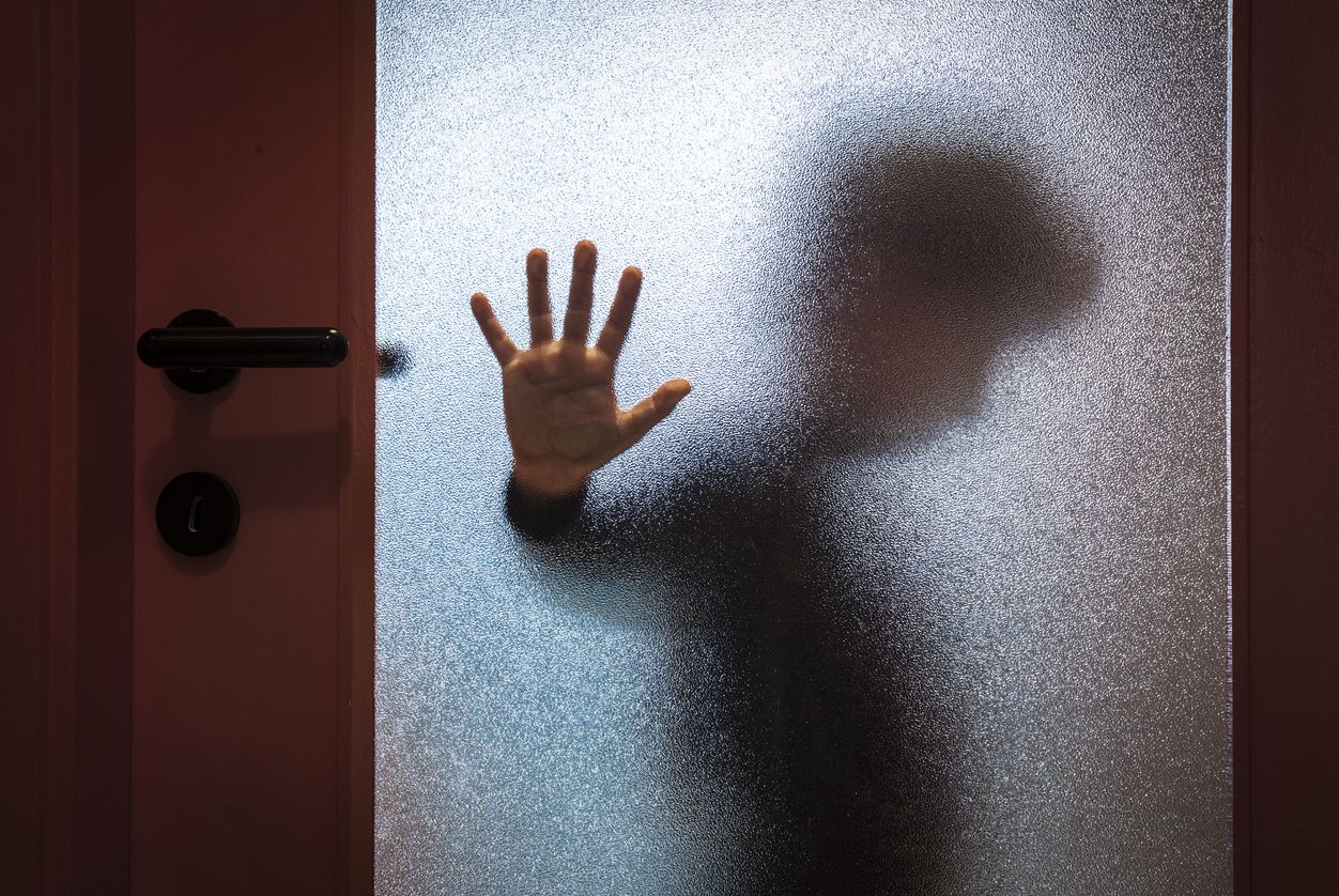 Eine 29-Jährige soll den 13-jährigen Sohn einer Freundin sexuell missbraucht haben. (Symbolbild)