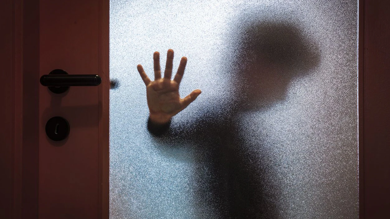 Eine 29-Jährige soll den 13-jährigen Sohn einer Freundin sexuell missbraucht haben. (Symbolbild)