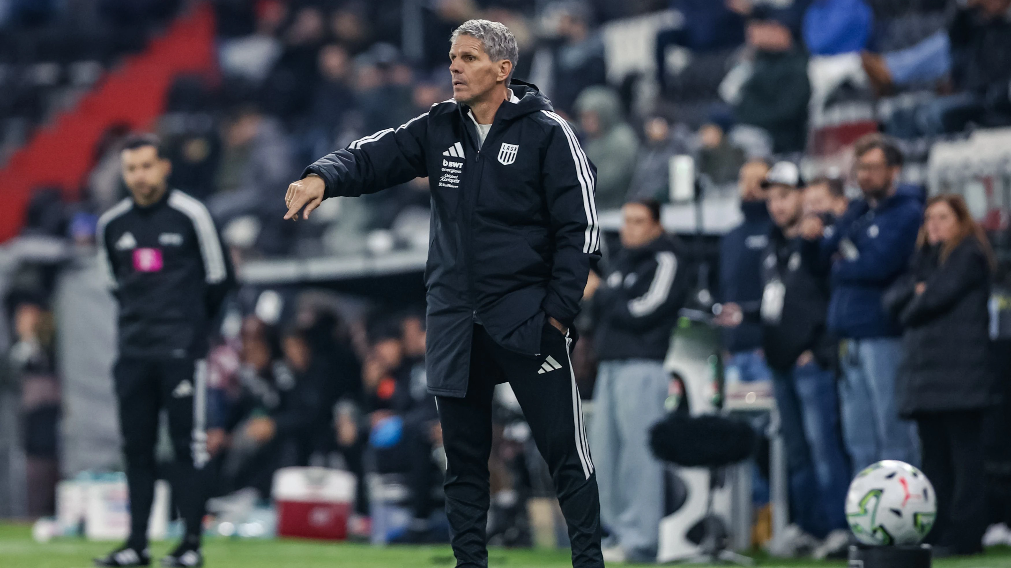 Heute.at - Nach Cup-Wahnsinn! Kühbauer scherzt über LASK-Stars