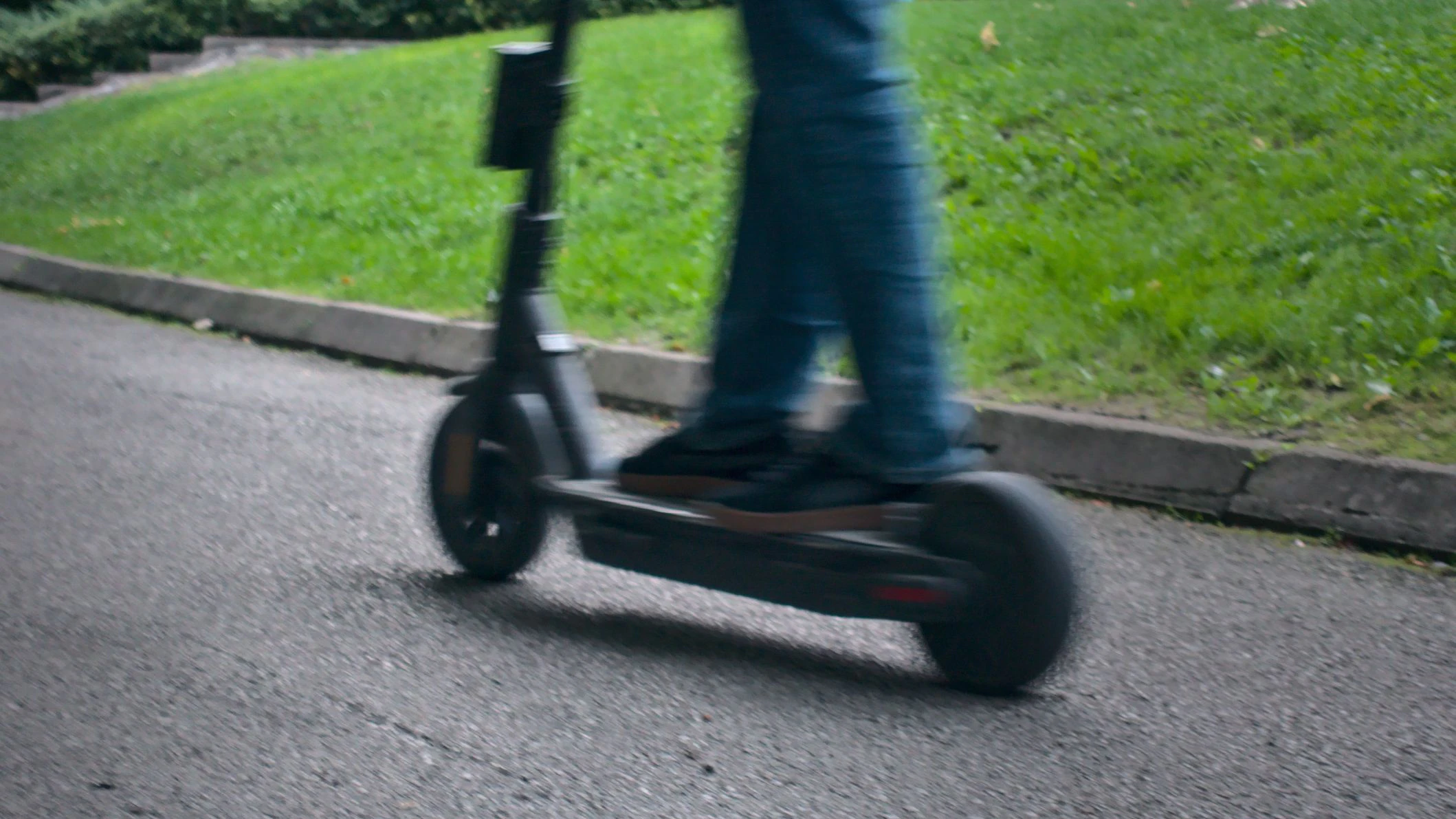 Heute.at - Bub (12) düst betrunken mit E-Scooter durch Ort