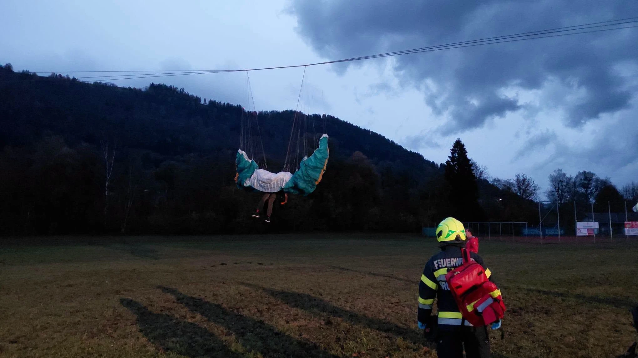 Die Einsatzkräfte der umliegenden Feuerwehren konnte den Mann retten. 