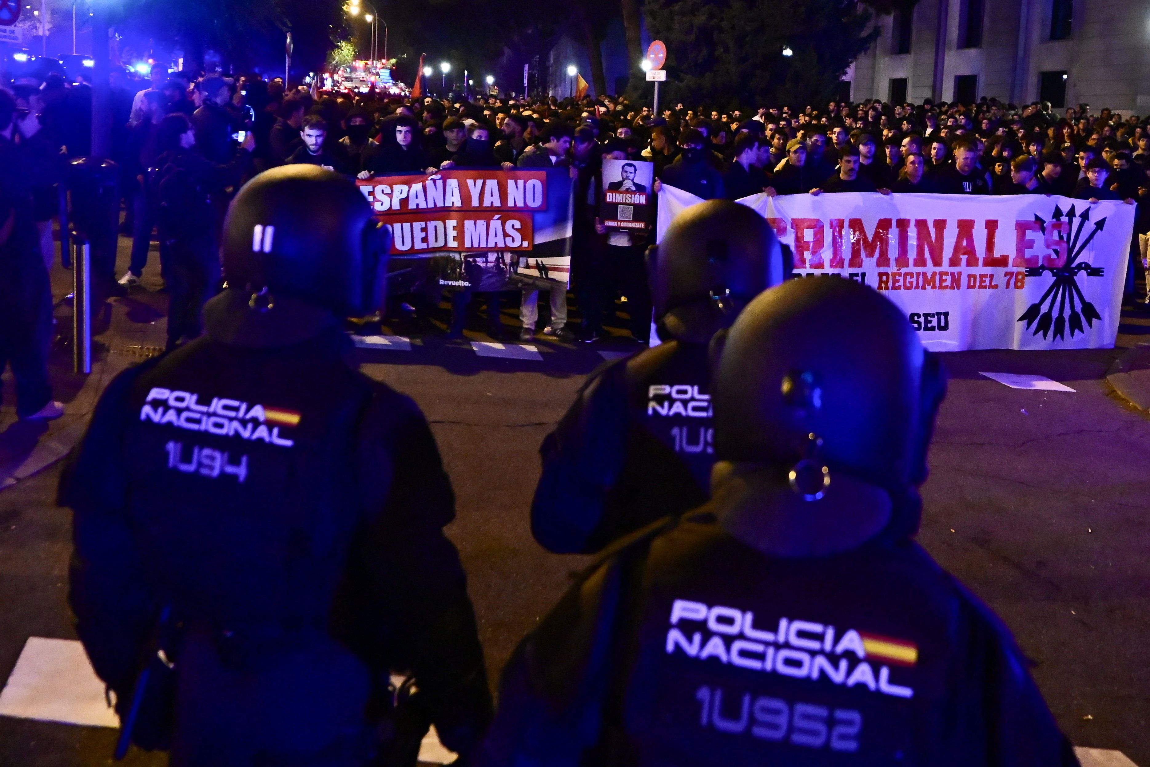 Heute.at - Tränengas! Proteste nach Zug-Tragödie eskalieren