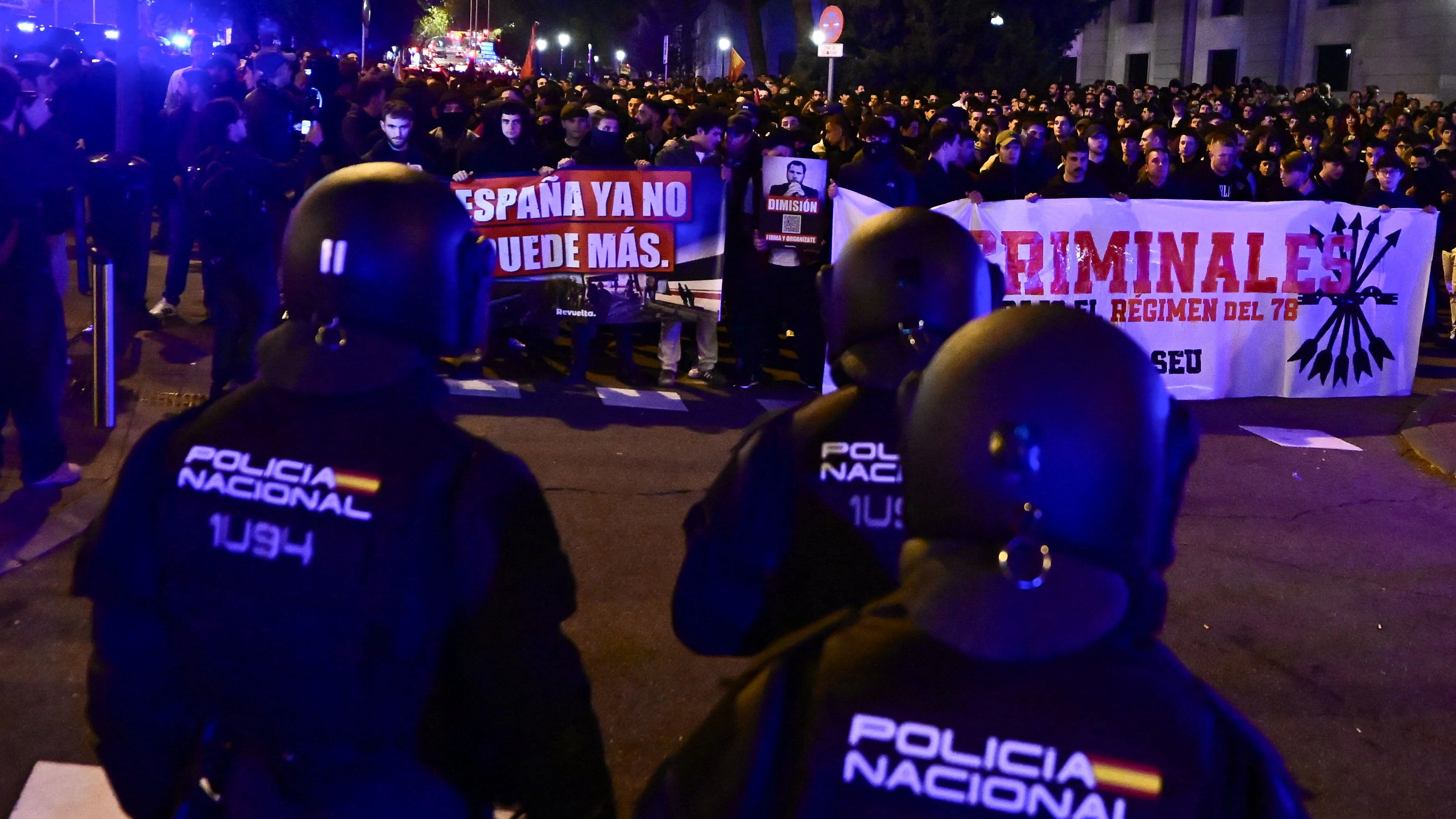 Heute.at - Tränengas! Proteste nach Zug-Tragödie eskalieren
