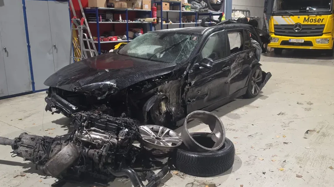 Heute.at - Heftiger Alko-Crash legt Autobahn stundenlang lahm