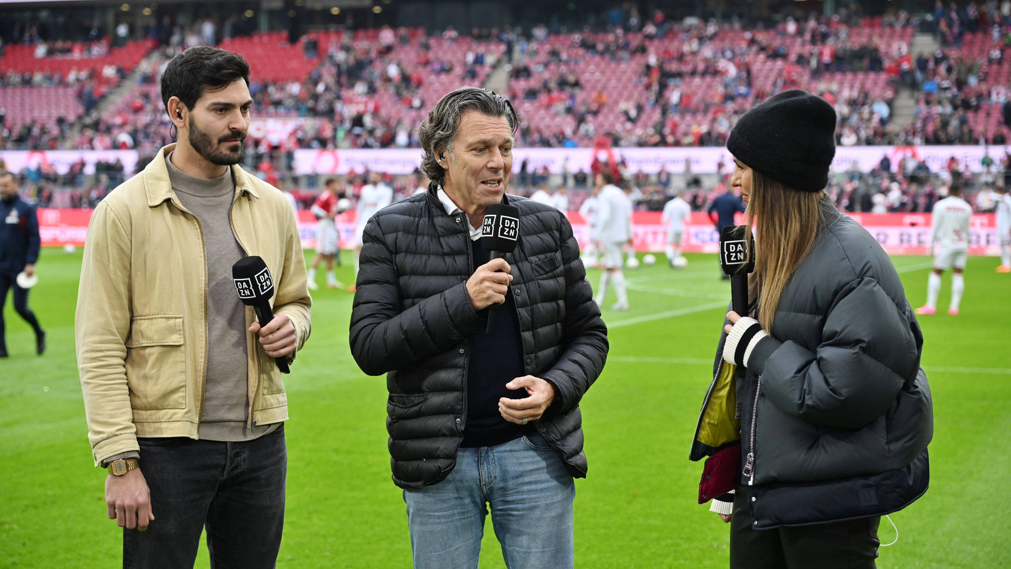 v.li., Jonas Hummels, Ex Schiedsrichter Urs Meier und DAZN ModeratorinLaura Wontorra 22.10.2023, Fussball GER, Saison 2023/2024, 1. Bundesliga, 8. Spieltag, 1. FC Köln - Borussia Mönchengladbach 3:1 Koeln RheinEnergieStadion Nordrhein Westfalen Deutschland *** f l , Jonas Hummels, ex referee Urs Meier and DAZN presenterLaura Wontorra 22 10 2023, Football GER, season 2023 2024, 1 Bundesliga, matchday 8, 1 FC Köln Borussia Mönchengladbach 3 1 Koeln RheinEnergieStadion Nordrhein Westfalen Germany Team2