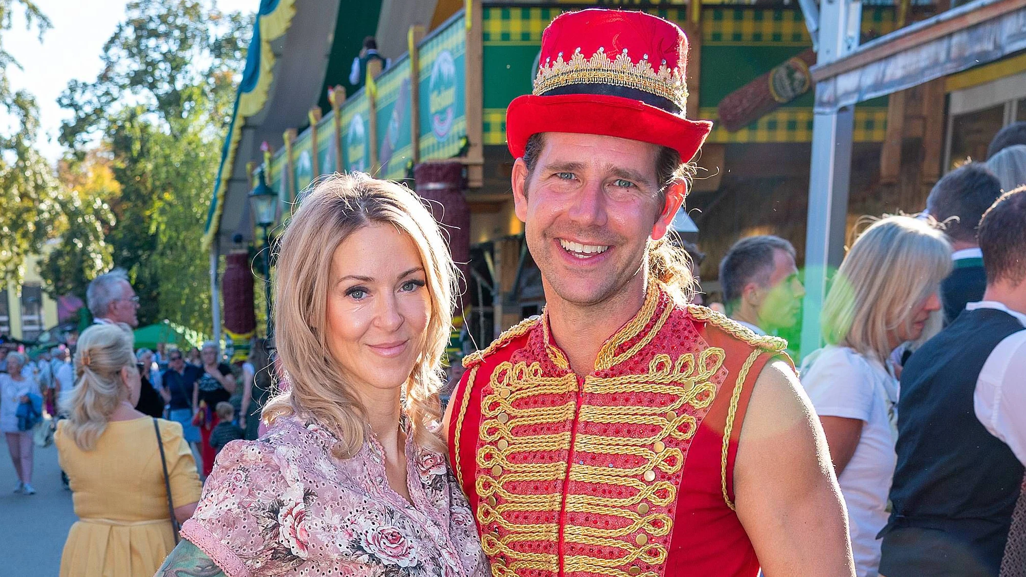 Kalenderpräsentation Jungbauernkalender und Jungbäuerinnen Kalender Präsentation 2027, Wiener Wiesn Kaiserwiesn, Wien, 7.10.2026,
 - 
Simone LUGNER, Alexander SCHNELLER
