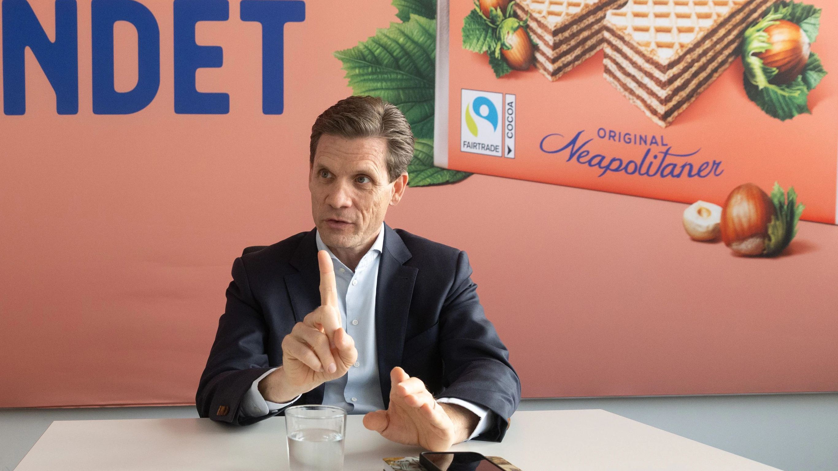 Heute.at - Voller Sorge! – Manner-Boss rechnet mit Regierung ab