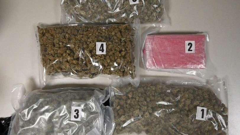 Deal eskaliert! Mann springt mit Kokain aus Fenster