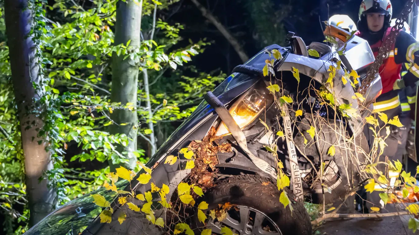 Die Böschung stellte die Einsatzkräfte vor eine Herausforderung