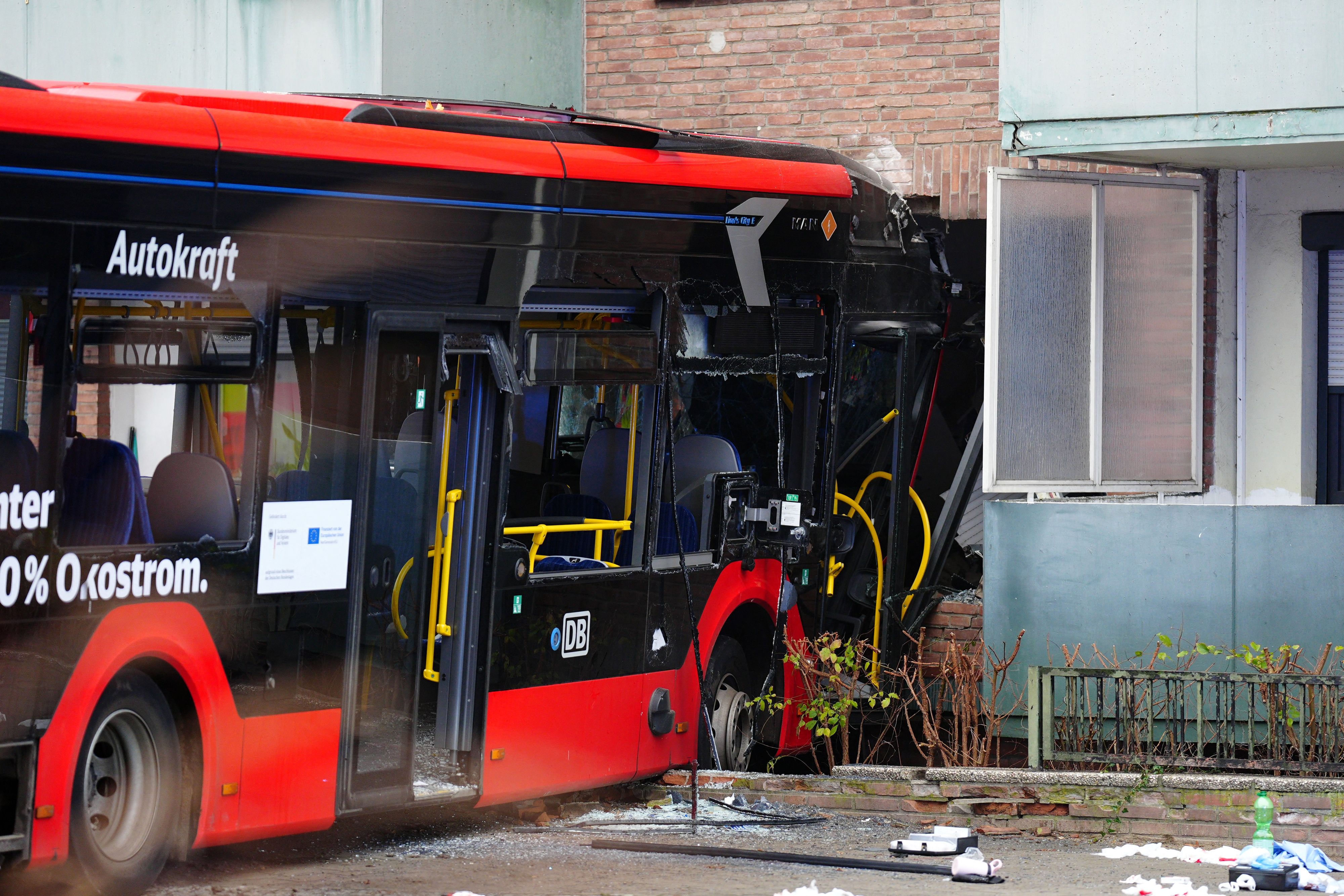 Bei dem Unfall wurden mehrere Personen verletzt.