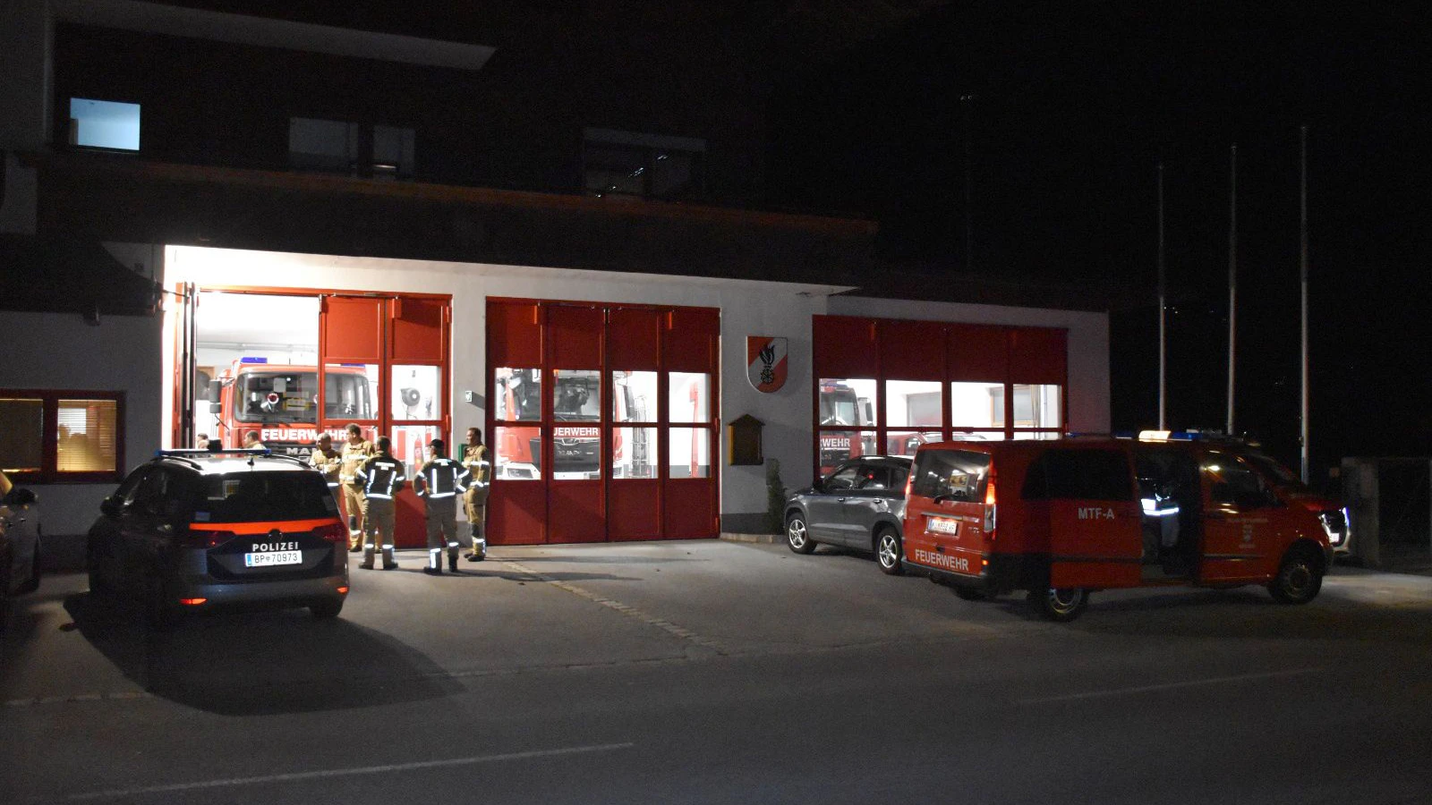 Die Feuerwehr rückte mit einem Großaufgebot aus. 
