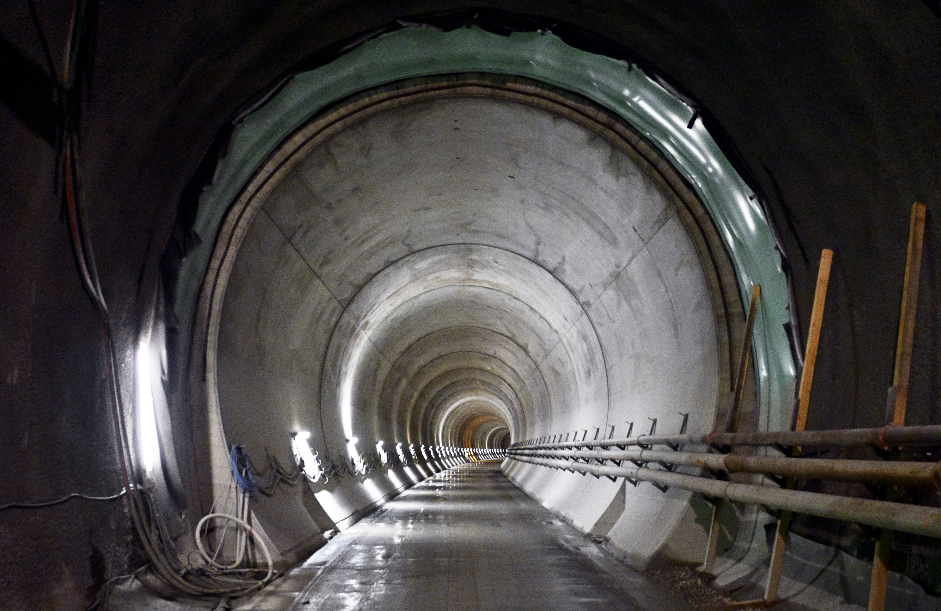 Blick in eine Tunnelröhre des Semmering-Basistunnels. Im Jänner 2025 wurde in Gloggnitz der finale Durchschlag gefeiert.