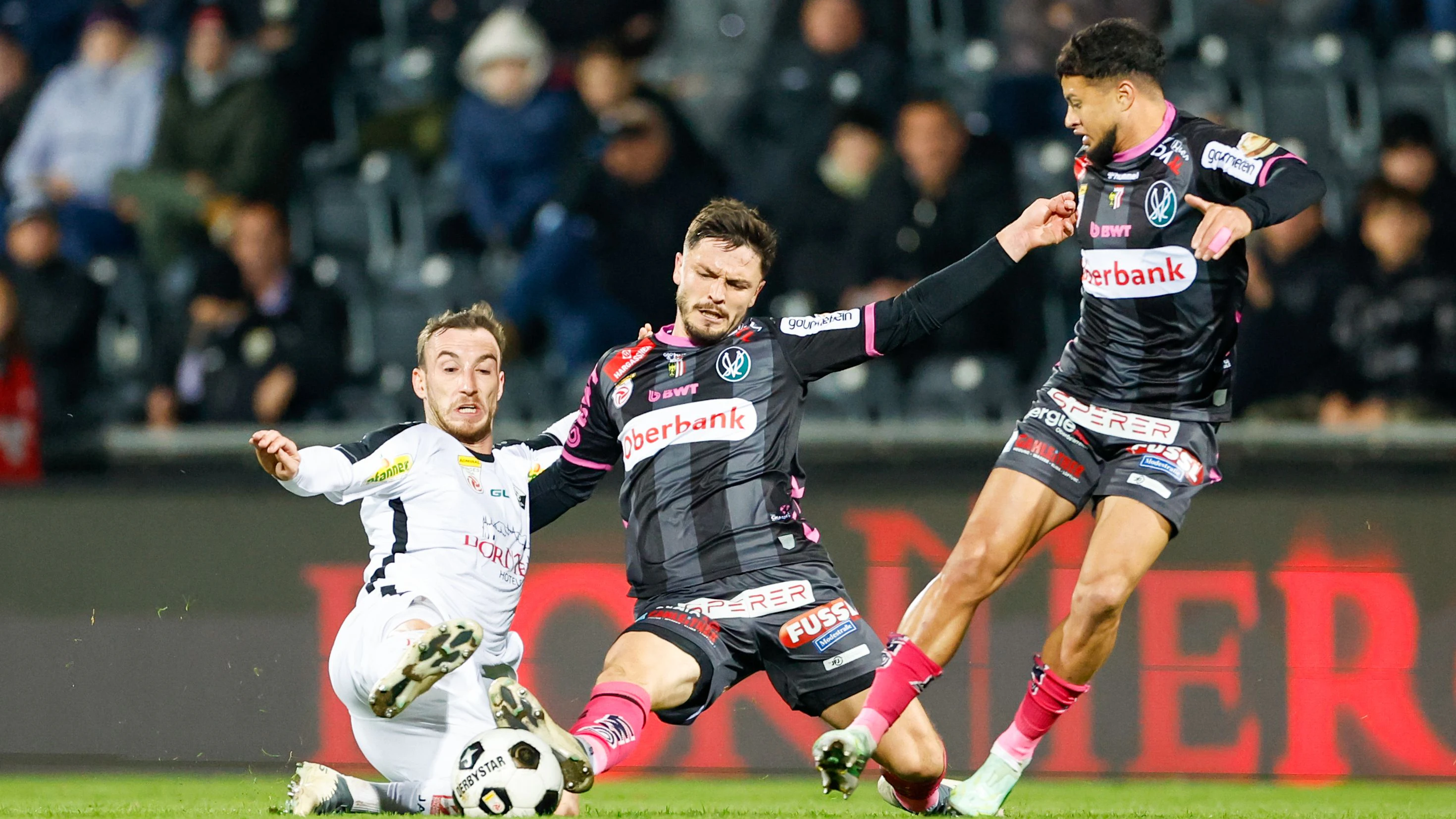 Umkämpftes Spiel zwischen Altach und Ried. 