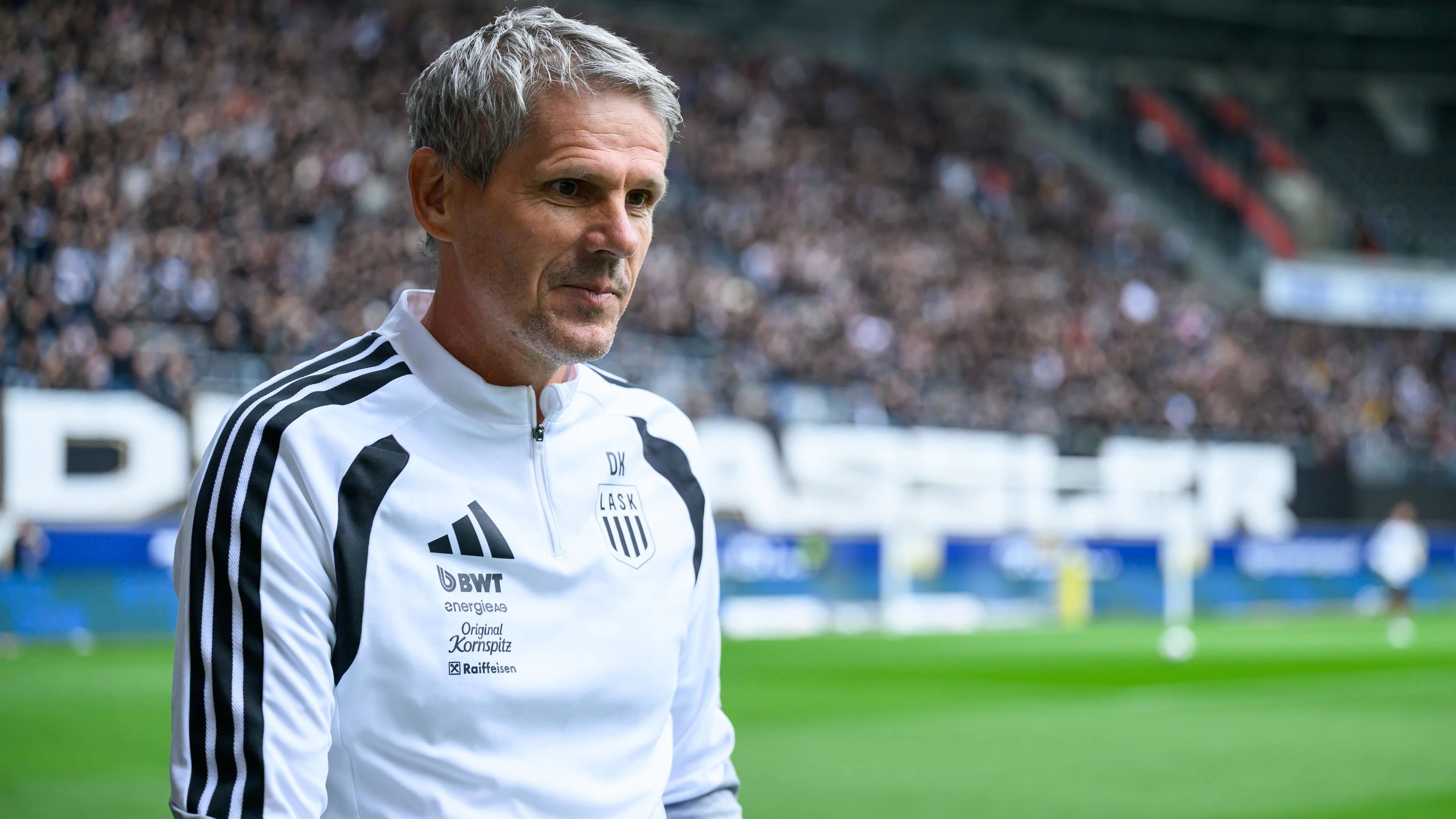 LINZ,AUSTRIA,11.OCT.26 - SOCCER - ADMIRAL Bundesliga, Linzer ASK vs SK Rapid Wien. Image shows head coach Dietmar Kuehbauer (LASK) during an interview. Photo: GEPA pictures/ Christian Moser